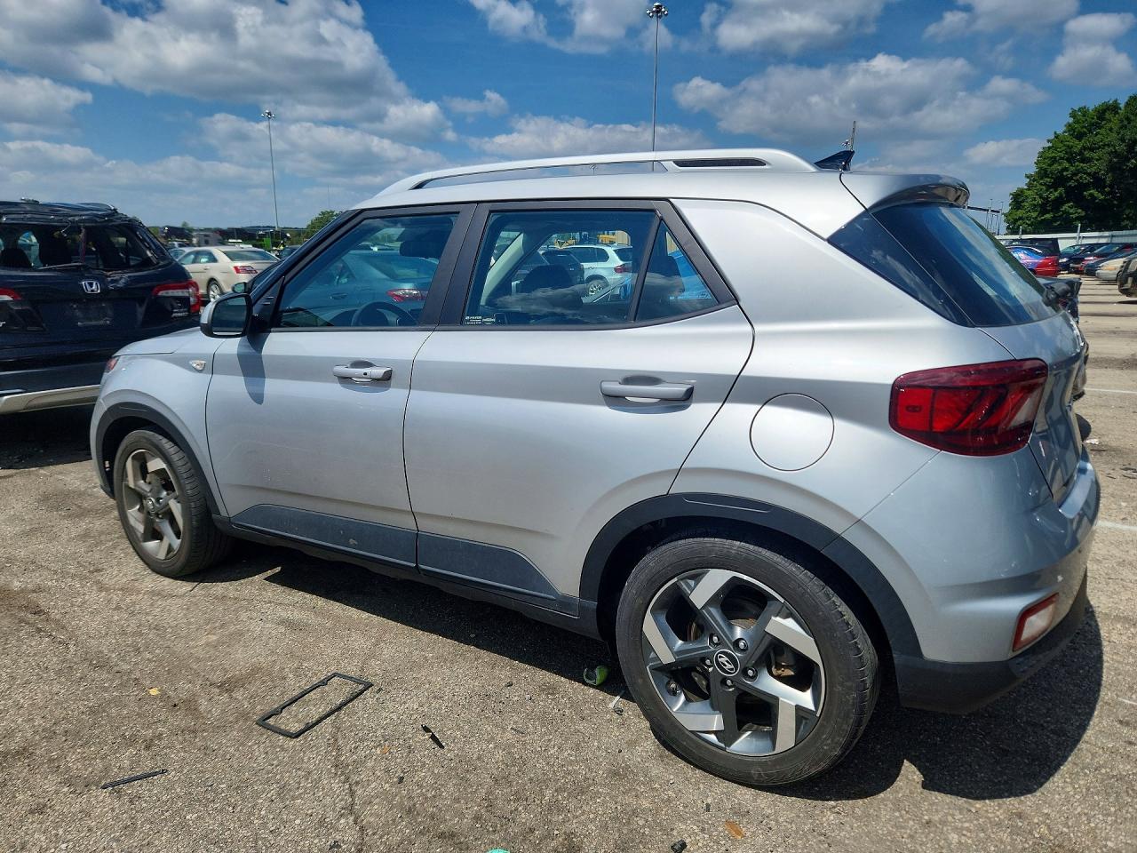 2020 Hyundai Venue Sel Silver vin: KMHRC8A33LU033279