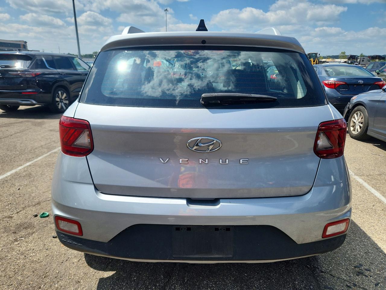 2020 Hyundai Venue Sel Silver vin: KMHRC8A33LU033279