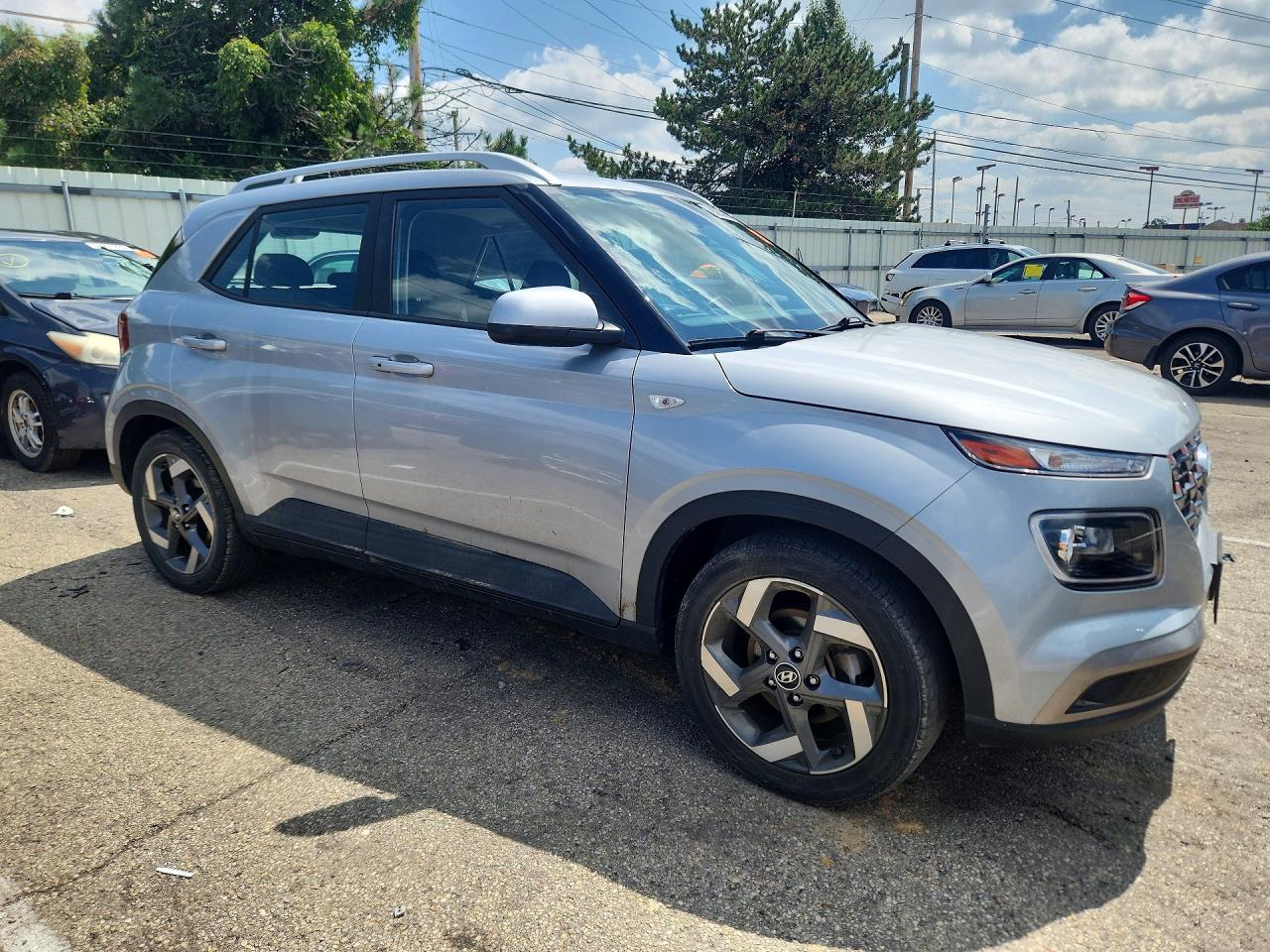2020 Hyundai Venue Sel Silver vin: KMHRC8A33LU033279
