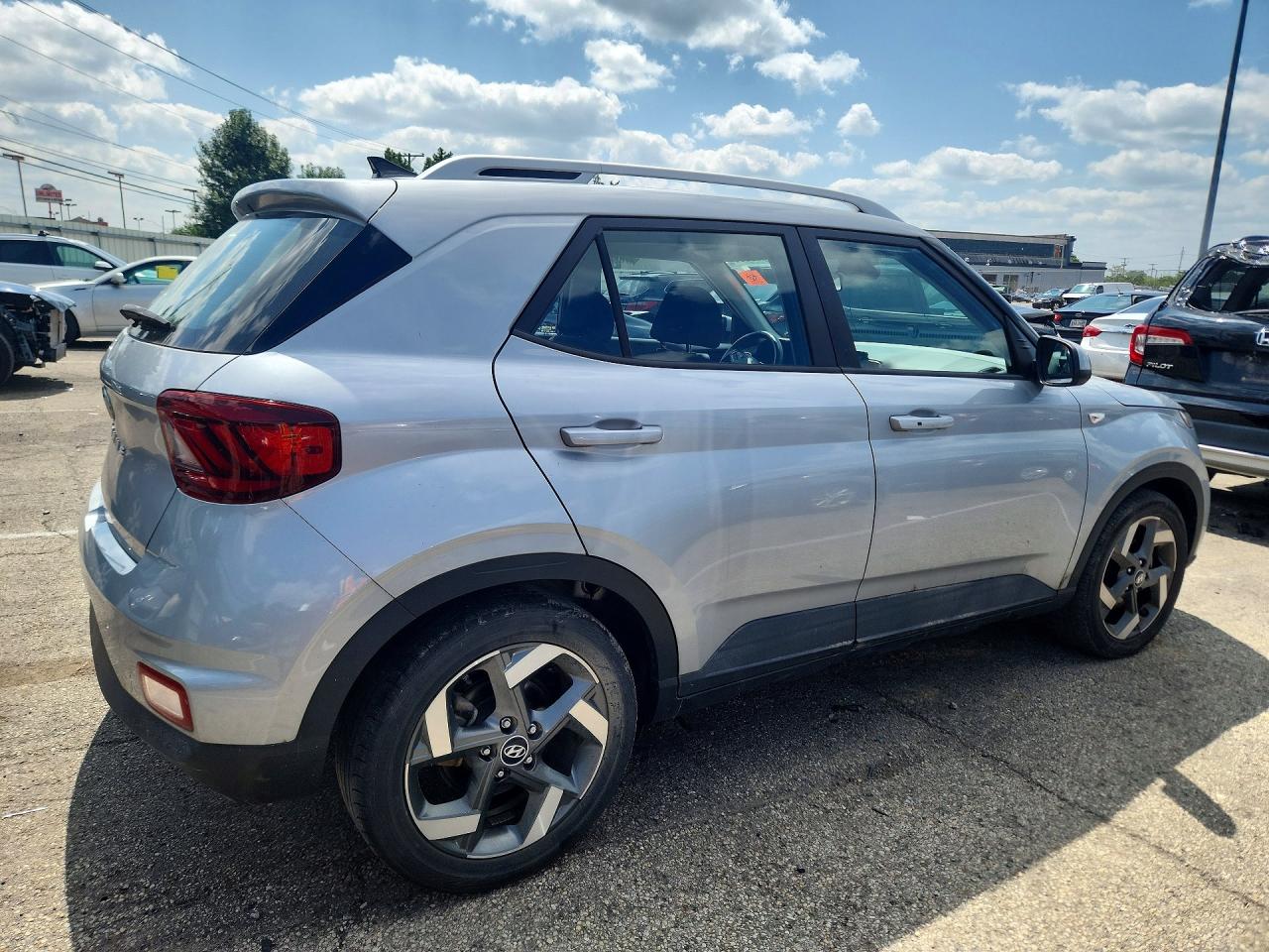 2020 Hyundai Venue Sel Silver vin: KMHRC8A33LU033279