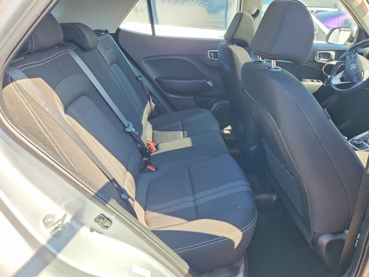 2020 Hyundai Venue Sel Silver vin: KMHRC8A33LU033279