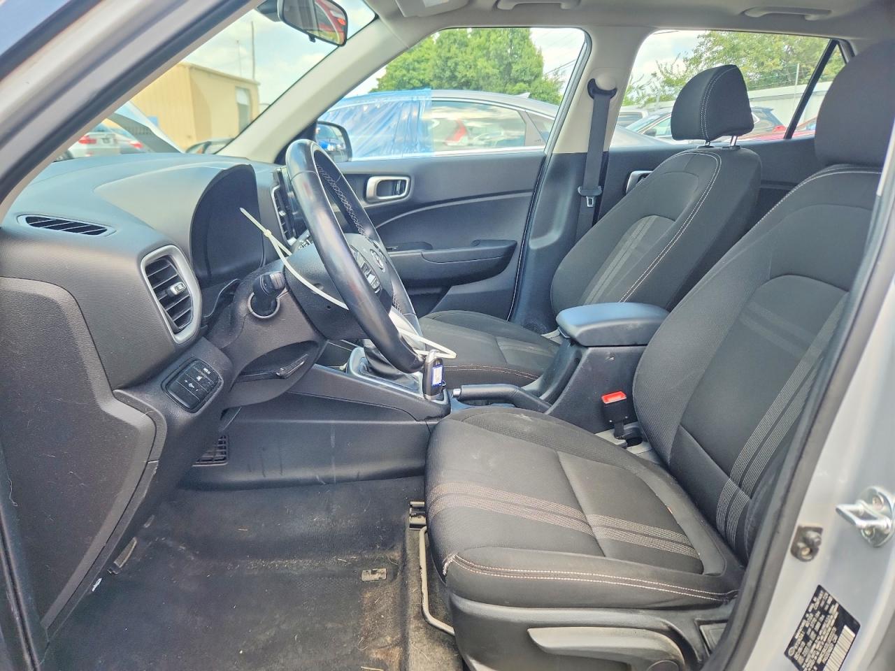 2020 Hyundai Venue Sel Silver vin: KMHRC8A33LU033279