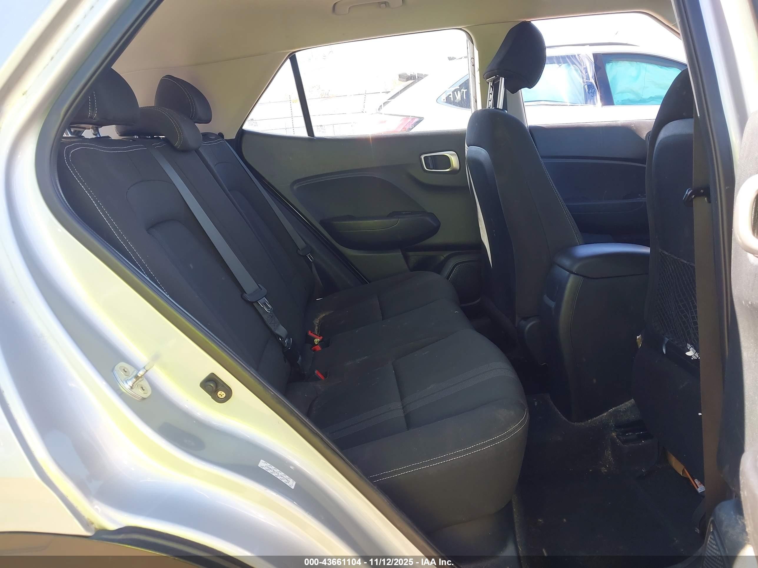 2020 Hyundai Venue Sel Silver vin: KMHRC8A33LU033993