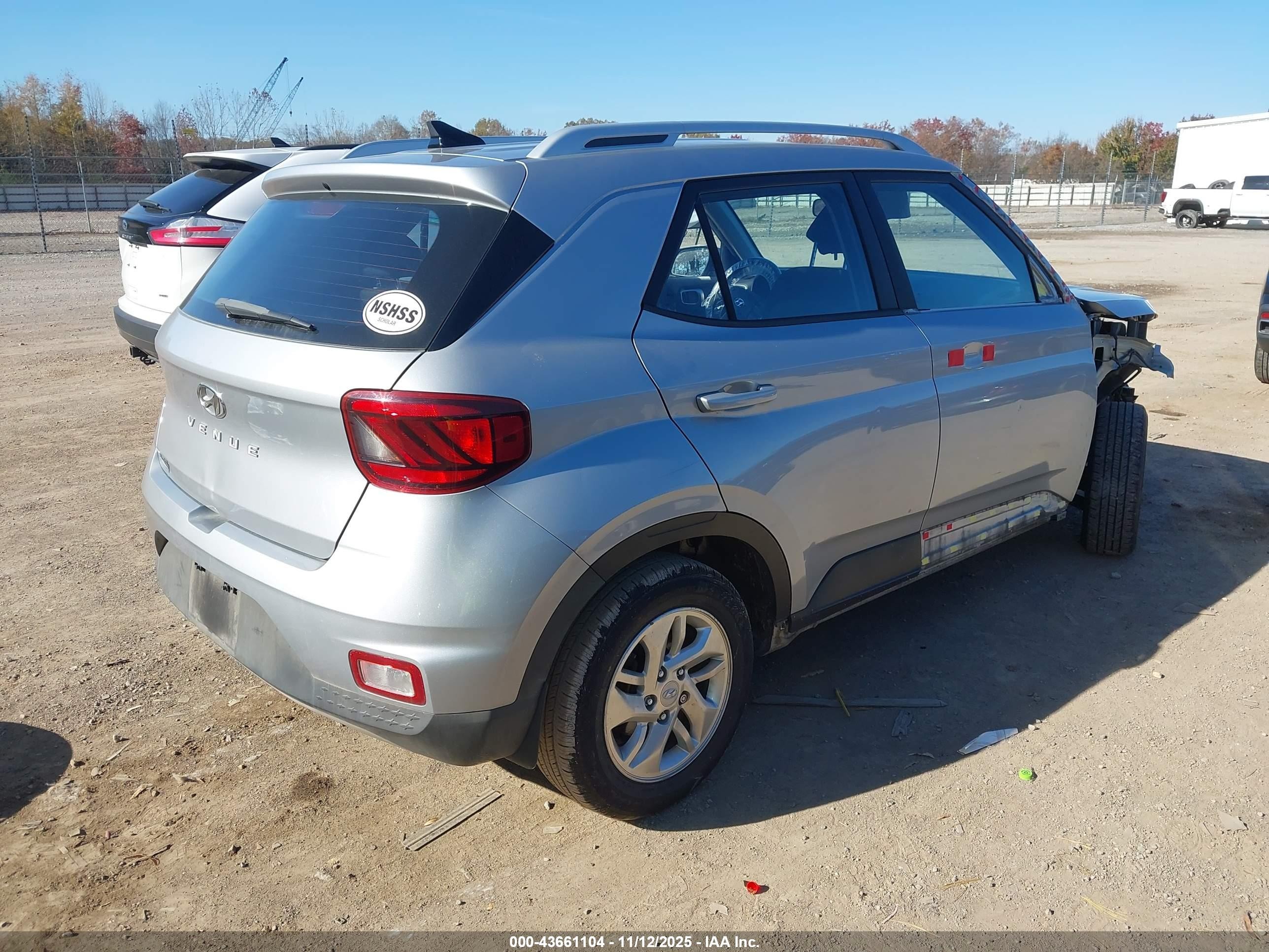 2020 Hyundai Venue Sel Silver vin: KMHRC8A33LU033993