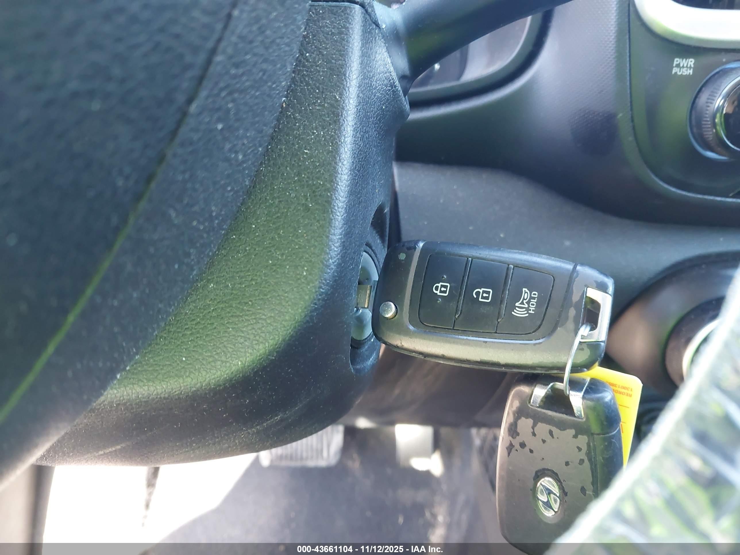 2020 Hyundai Venue Sel Silver vin: KMHRC8A33LU033993
