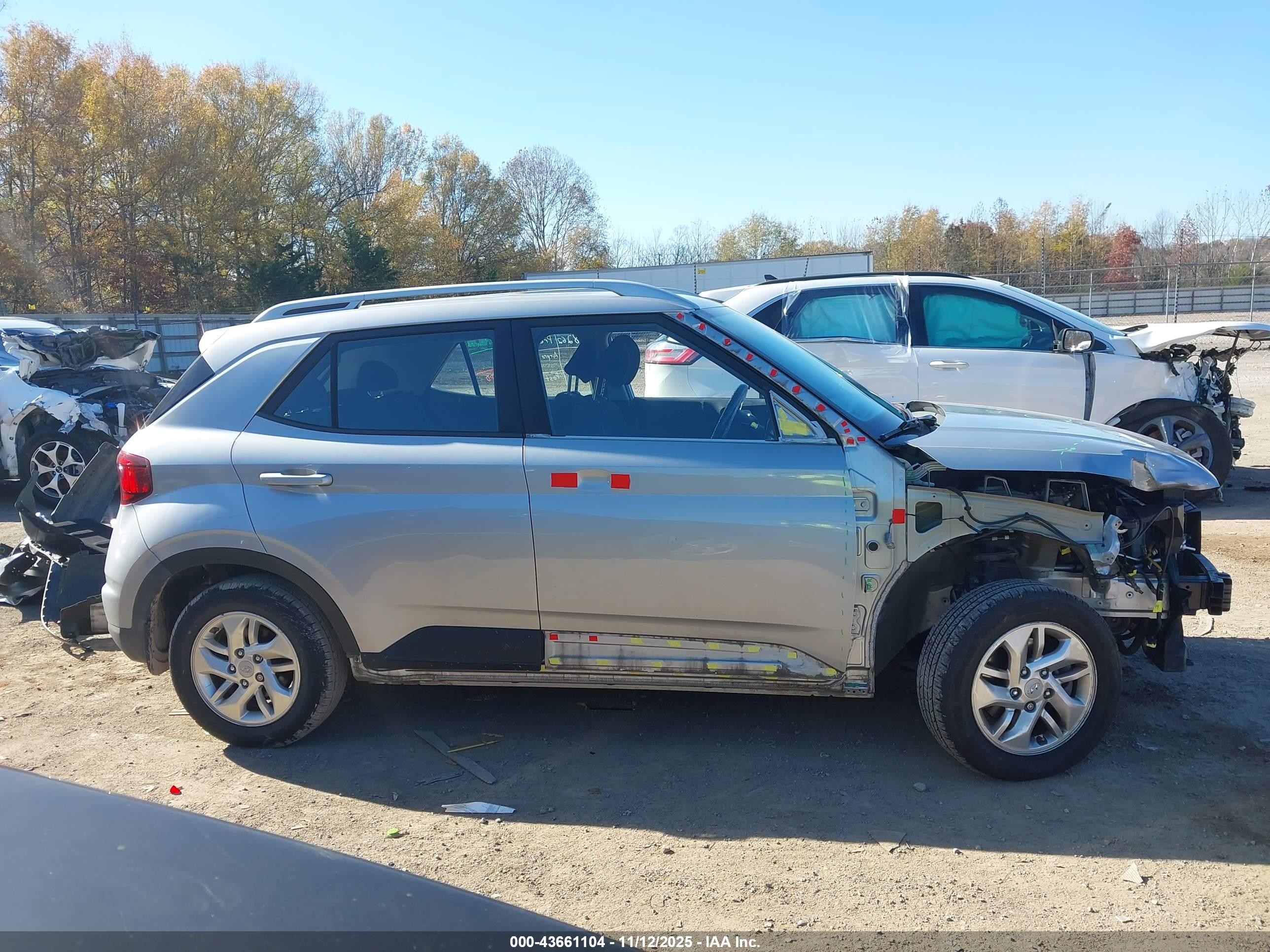 2020 Hyundai Venue Sel Silver vin: KMHRC8A33LU033993