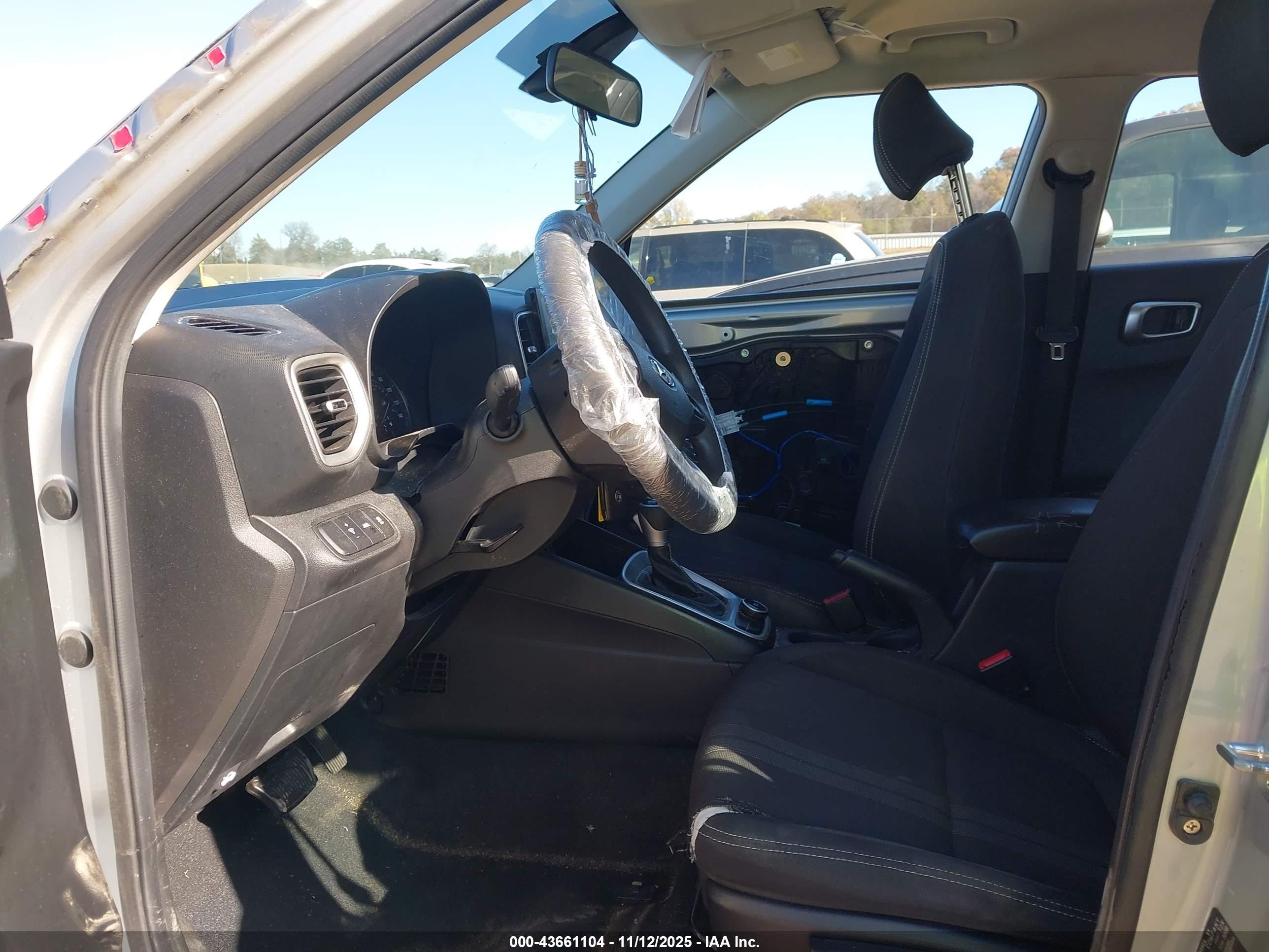 2020 Hyundai Venue Sel Silver vin: KMHRC8A33LU033993