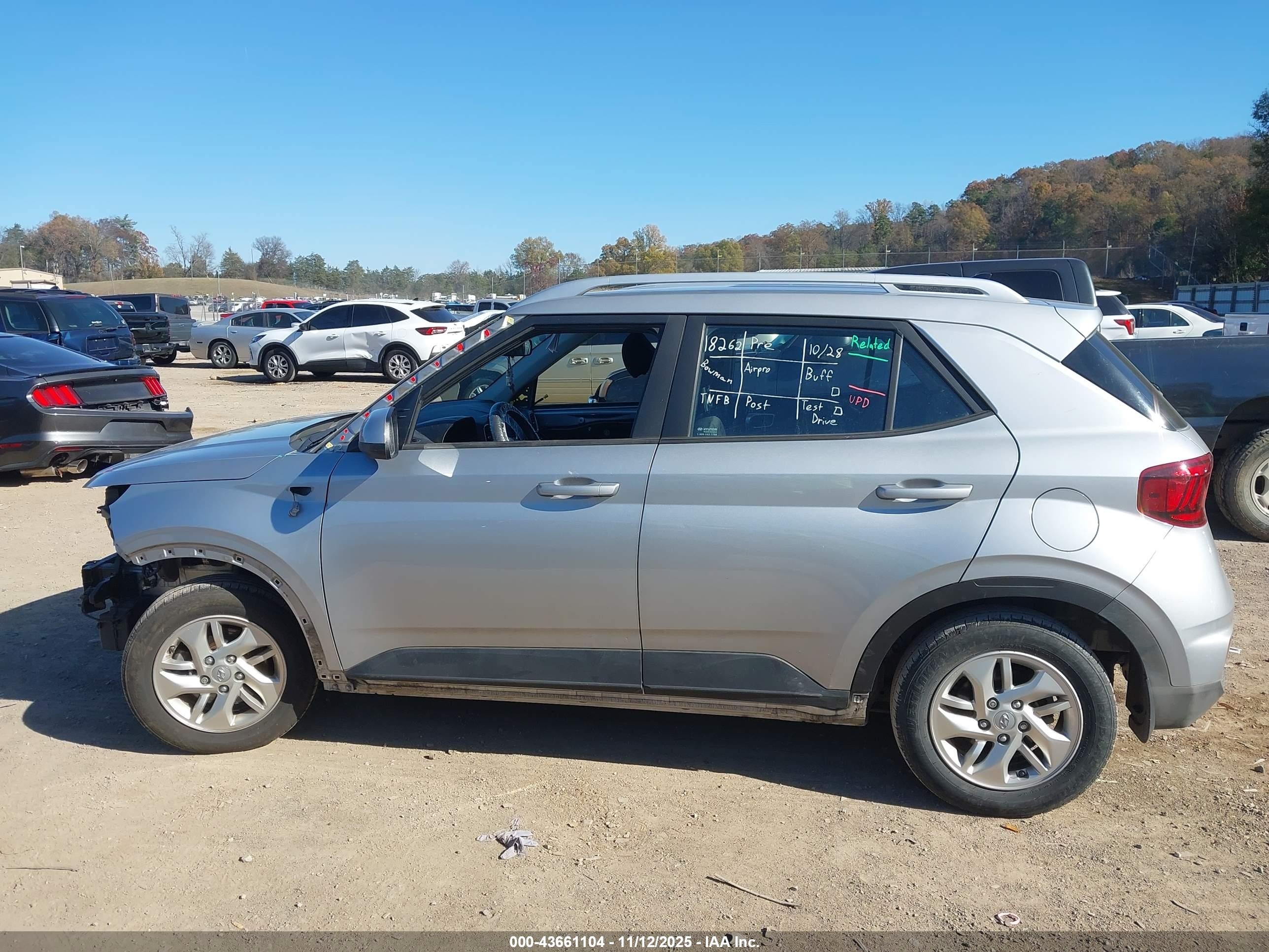 2020 Hyundai Venue Sel Silver vin: KMHRC8A33LU033993