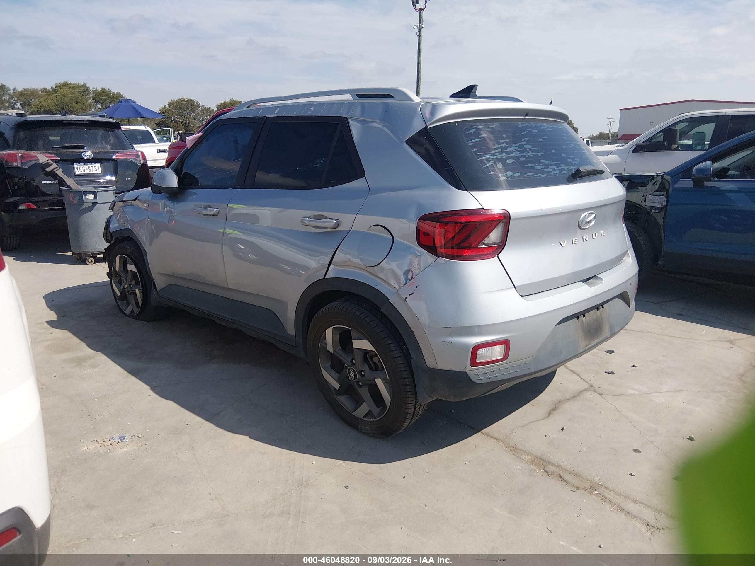 2021 Hyundai Venue Sel Silver vin: KMHRC8A34MU071427