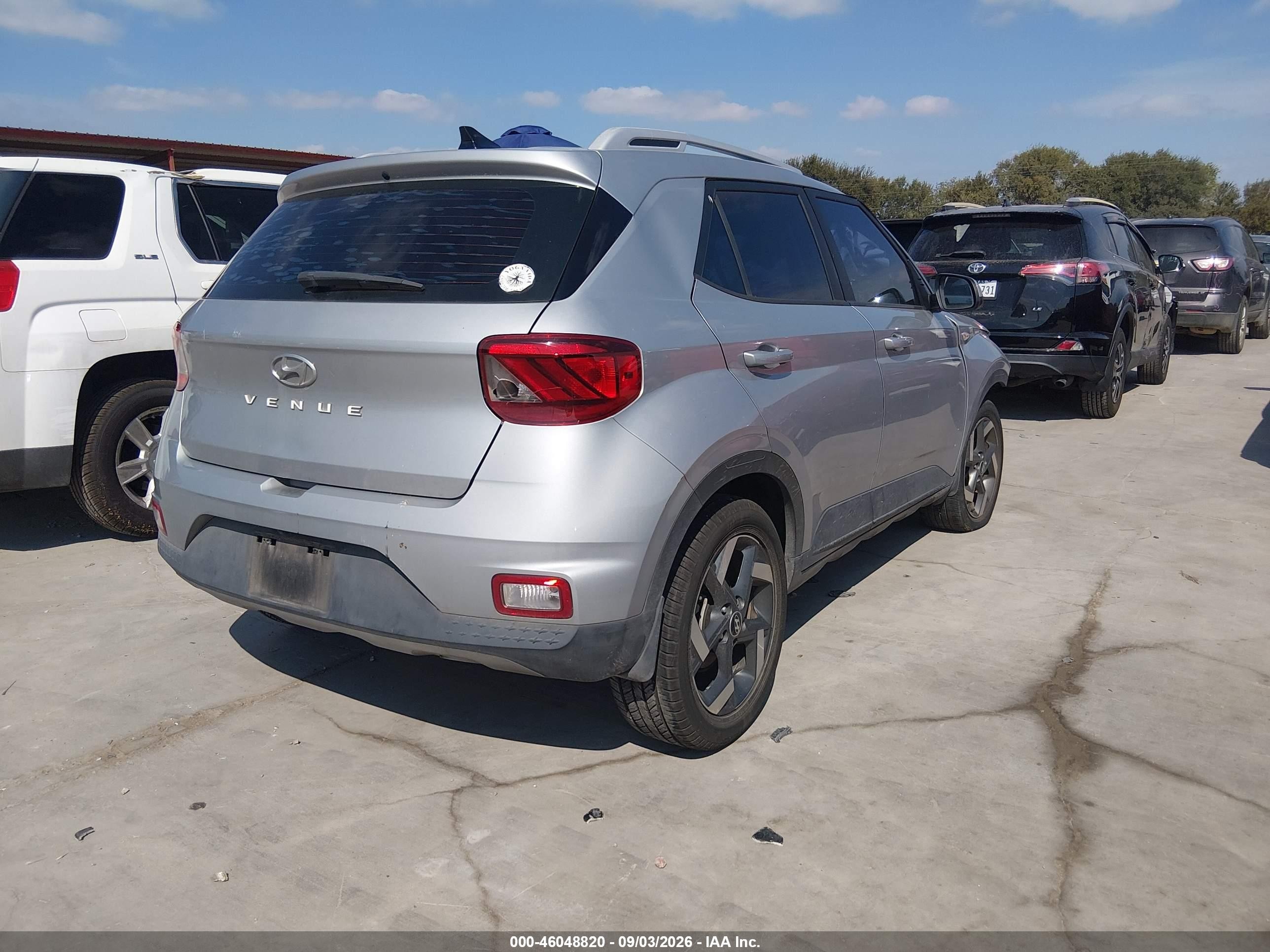 2021 Hyundai Venue Sel Silver vin: KMHRC8A34MU071427