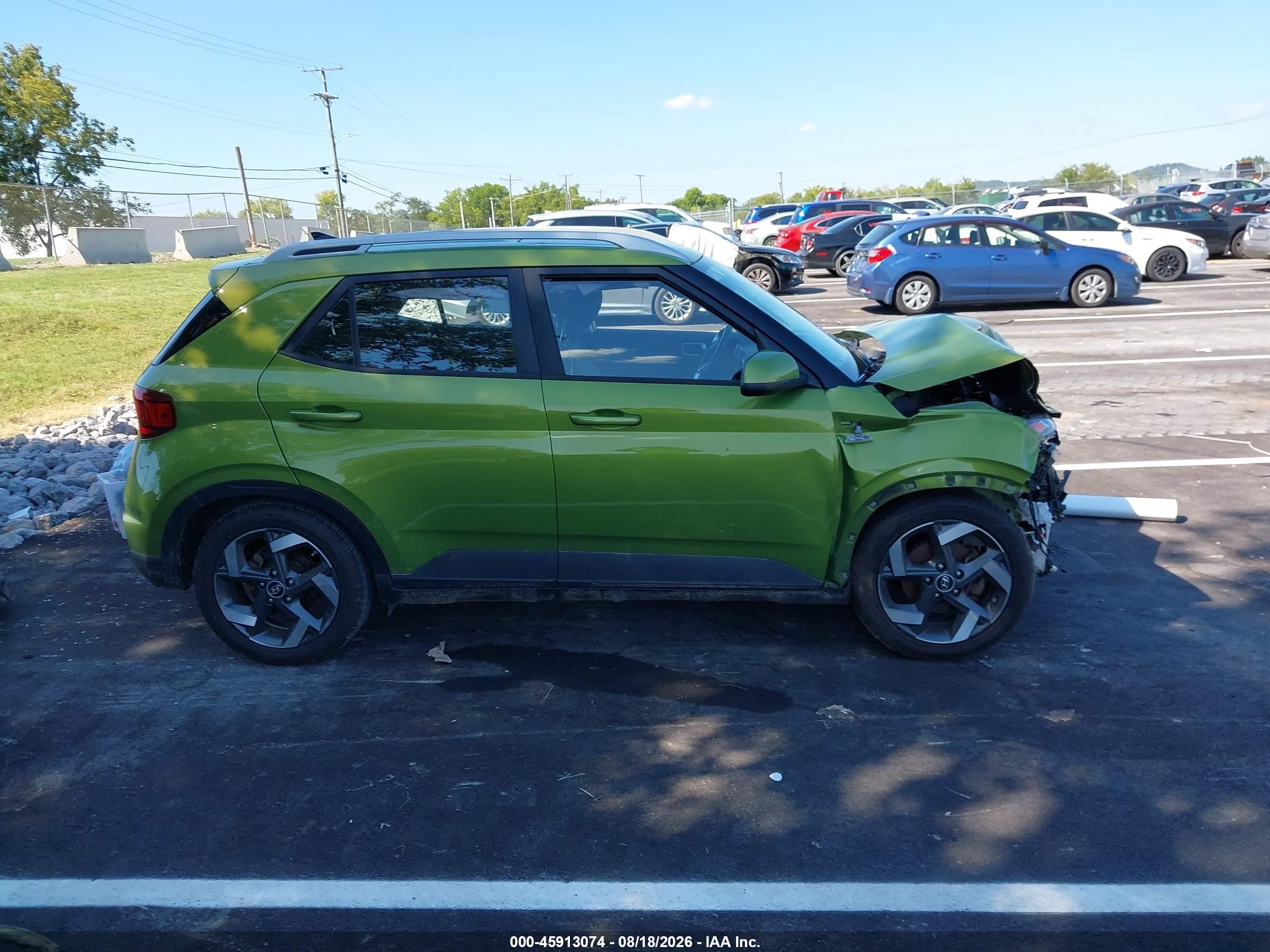 2022 Hyundai Venue Sel Green vin: KMHRC8A34NU199586
