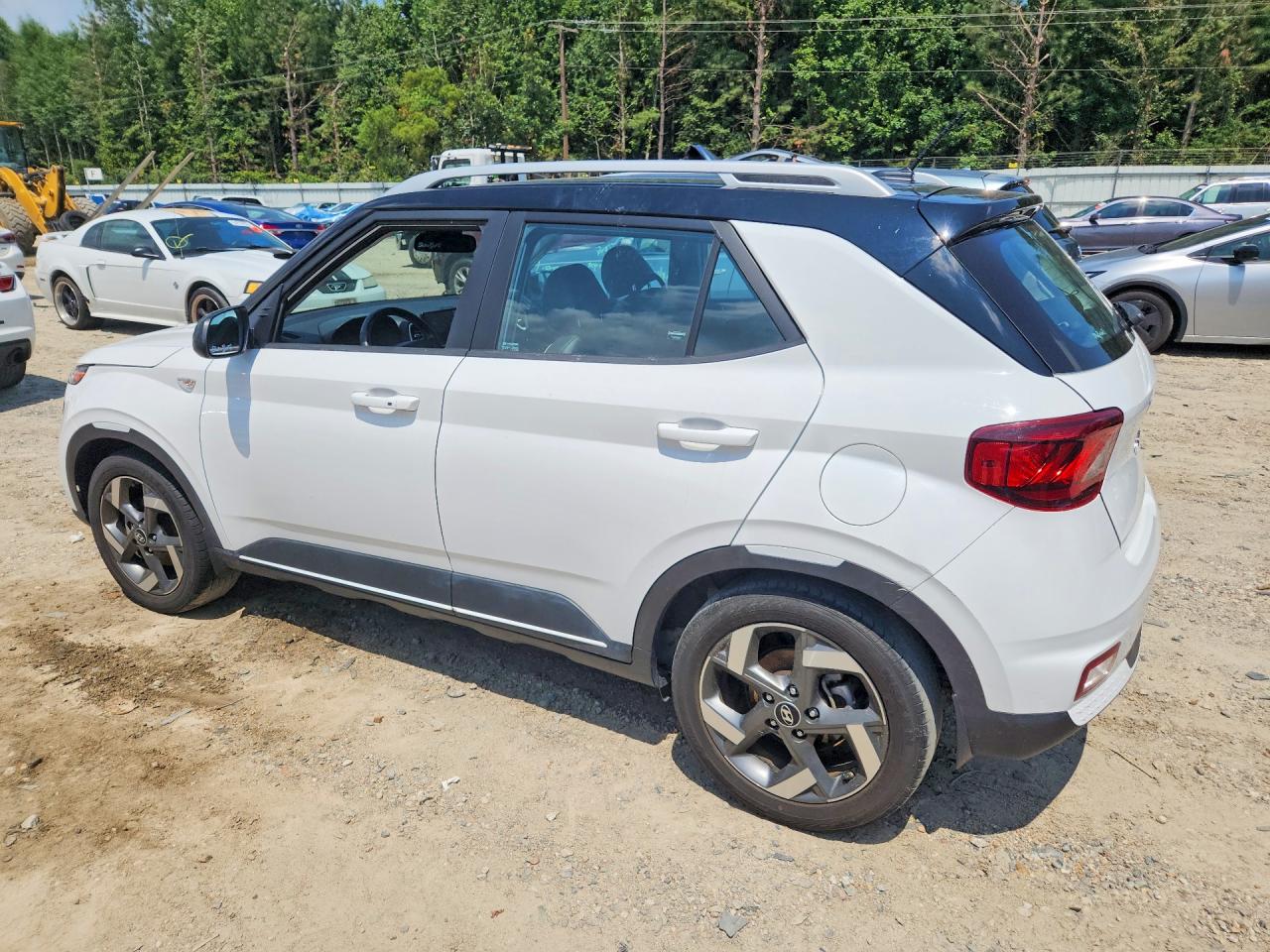 2023 Hyundai Venue Limited White vin: KMHRC8A34PU235361