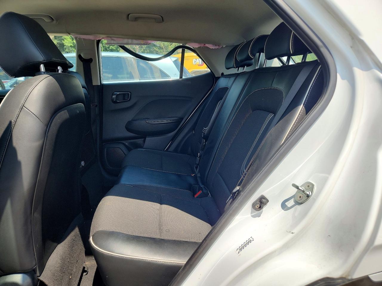 2023 Hyundai Venue Limited White vin: KMHRC8A34PU235361