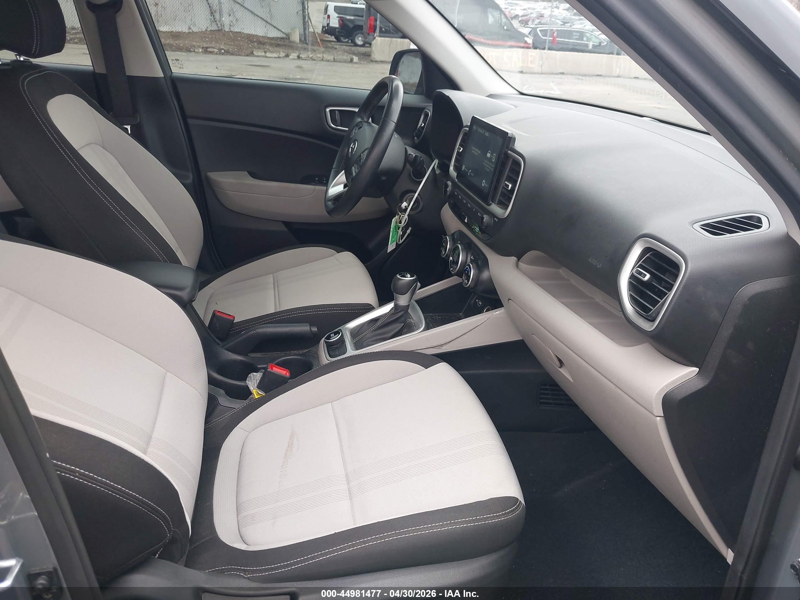 2022 Hyundai Venue Sel Gray vin: KMHRC8A35NU181713