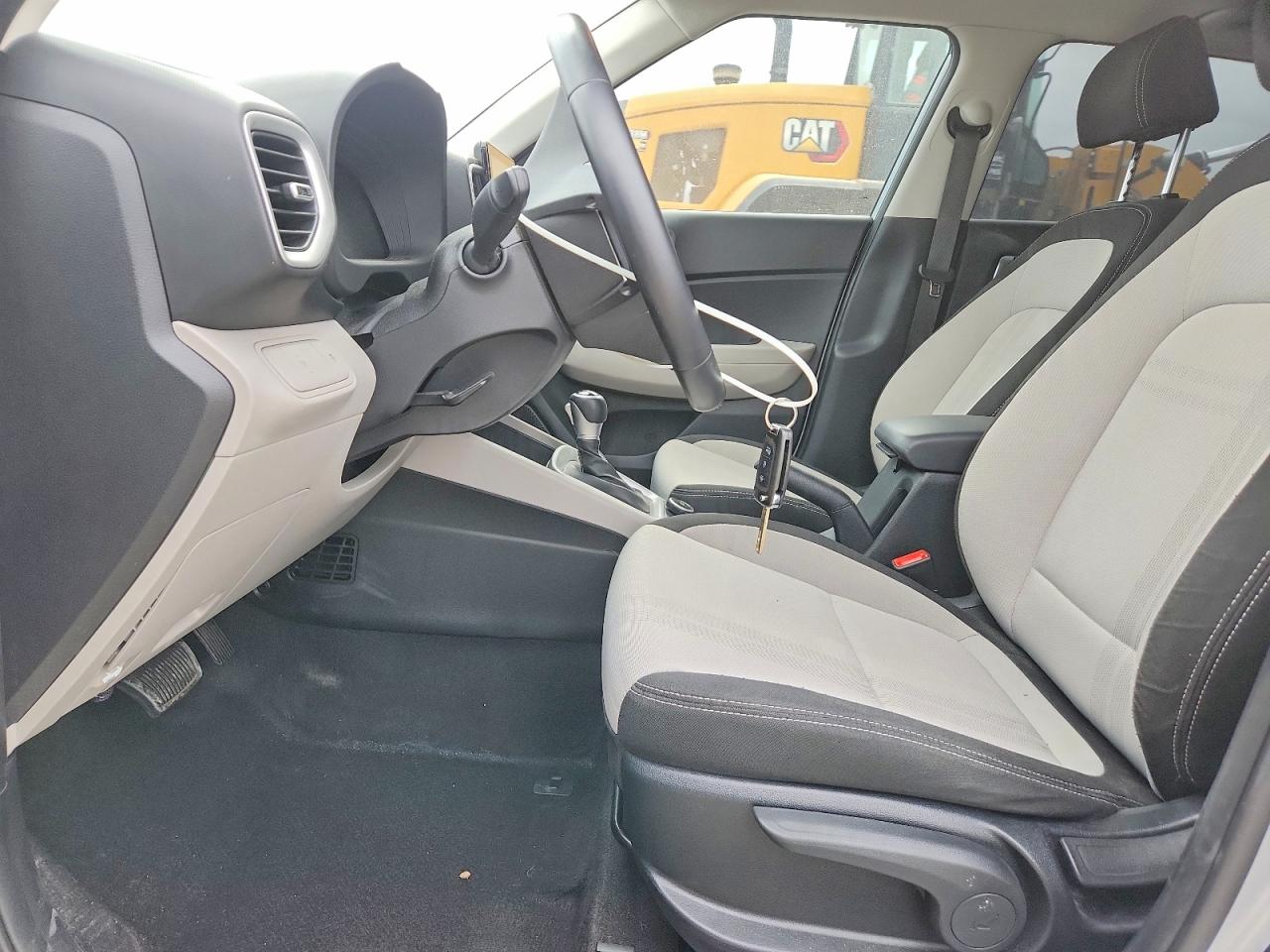 2023 Hyundai Venue Sel Silver vin: KMHRC8A37PU220594