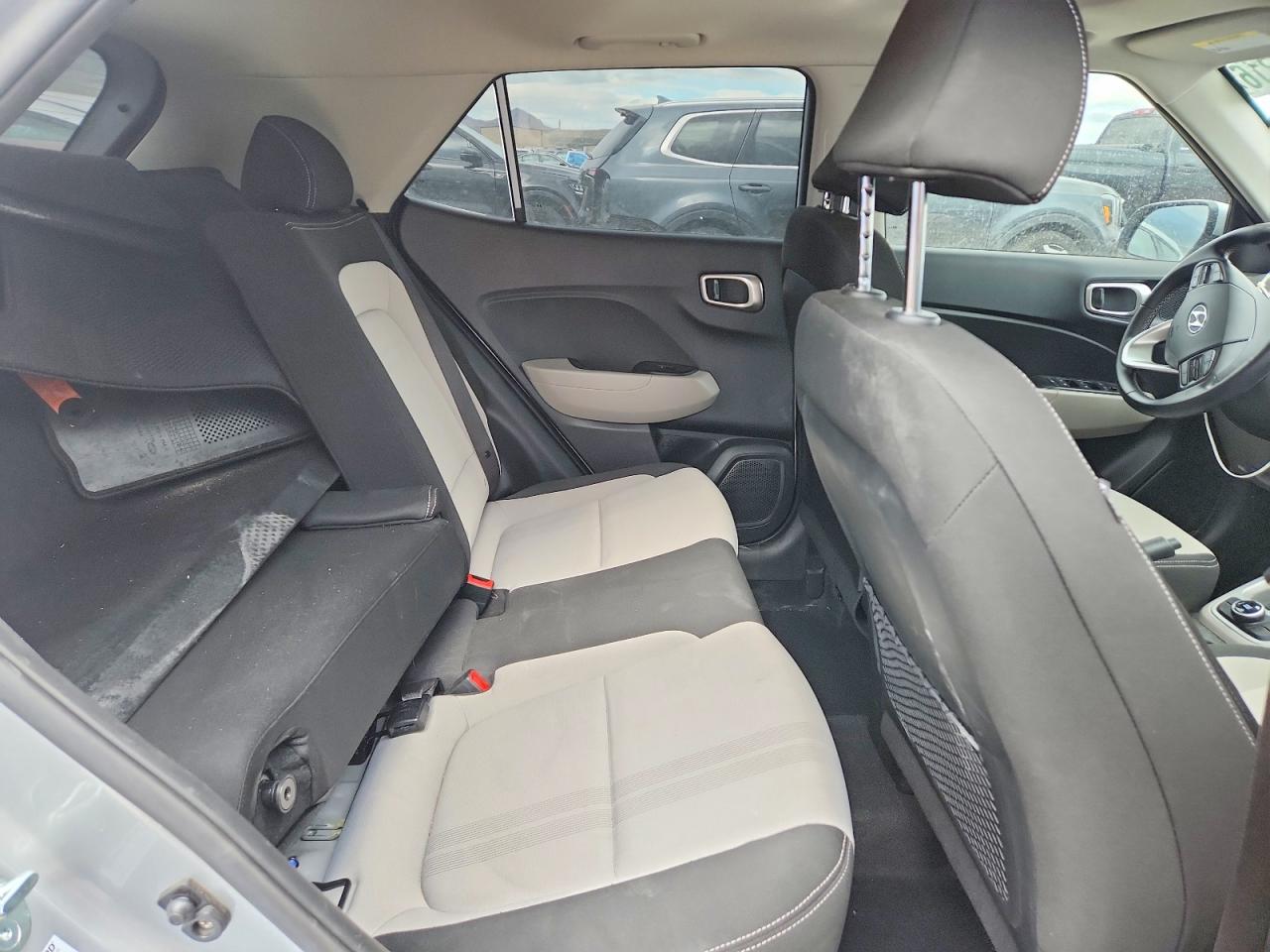 2023 Hyundai Venue Sel Silver vin: KMHRC8A37PU220594