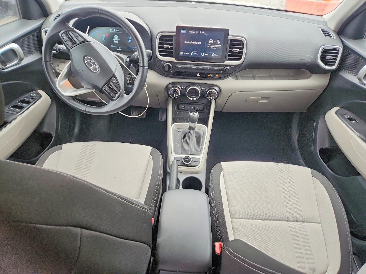 2023 Hyundai Venue Sel Silver vin: KMHRC8A37PU220594