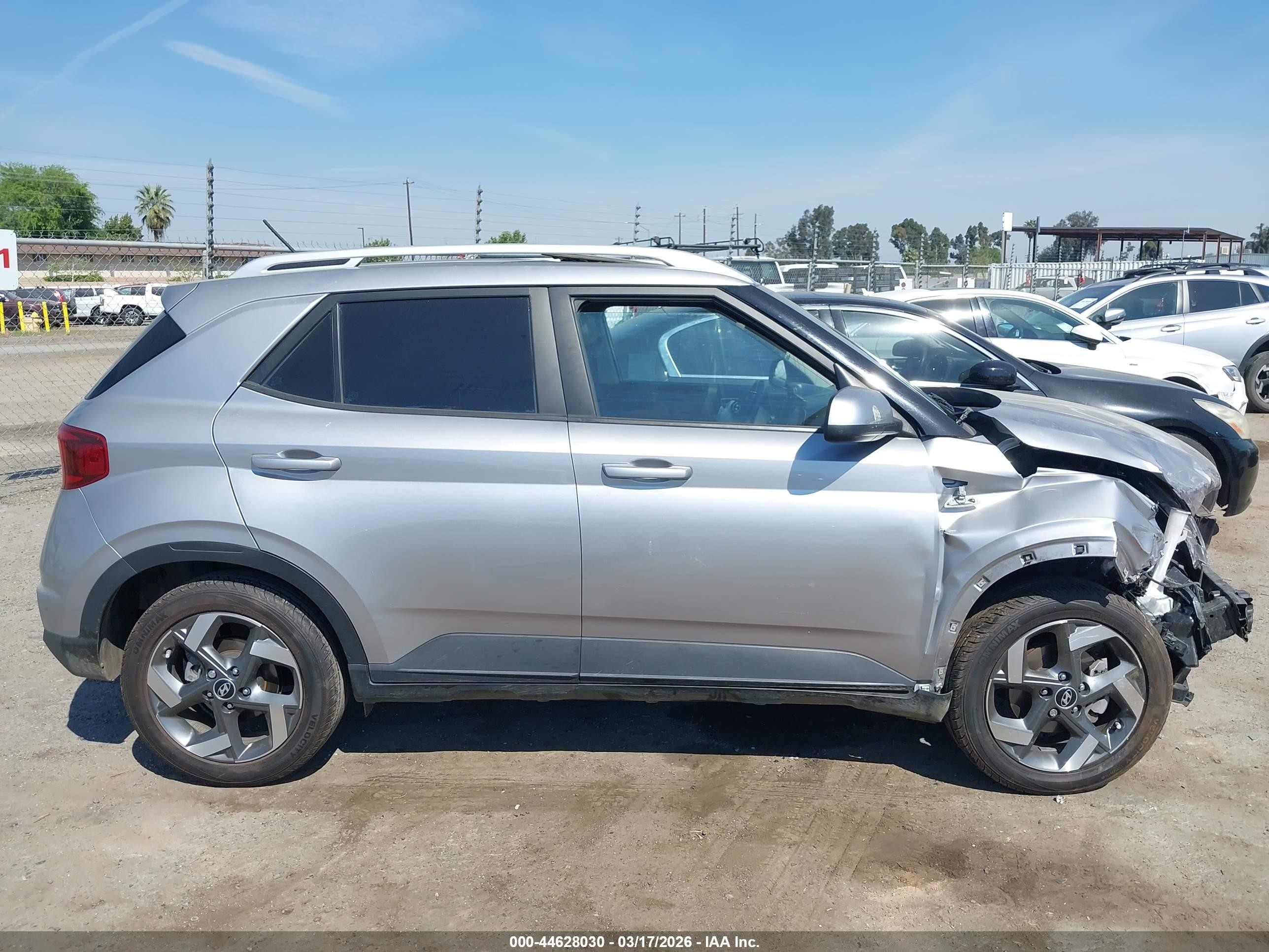 2023 Hyundai Venue Sel Silver vin: KMHRC8A37PU248802