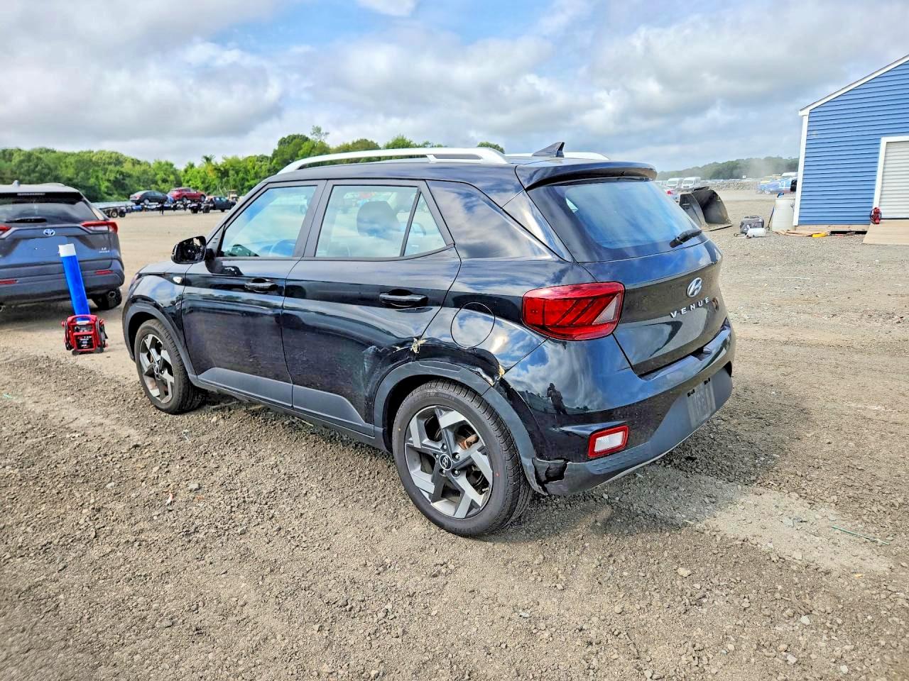 2021 Hyundai Venue Sel Black vin: KMHRC8A38MU084181