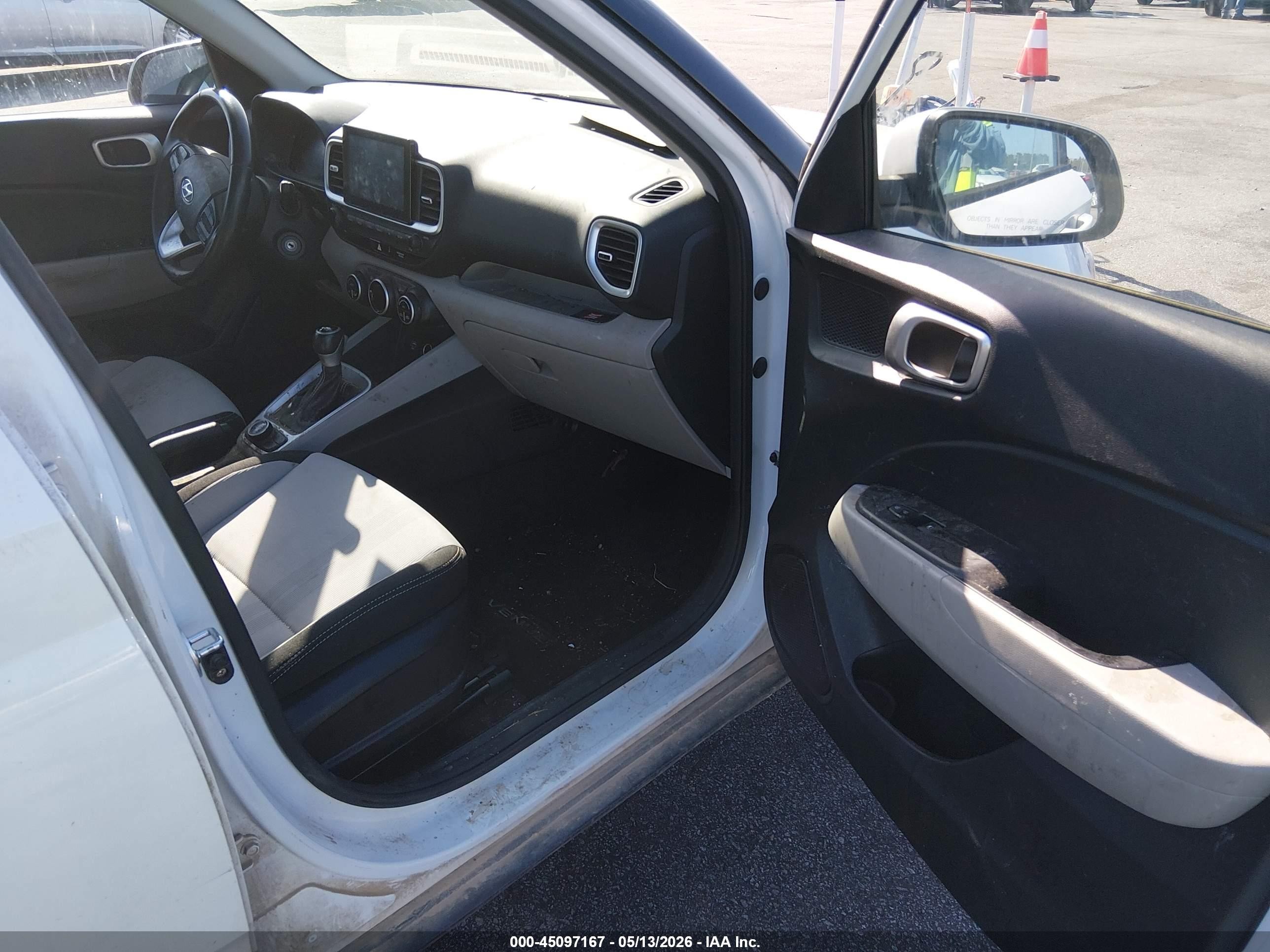 2023 Hyundai Venue Sel White vin: KMHRC8A38PU209751