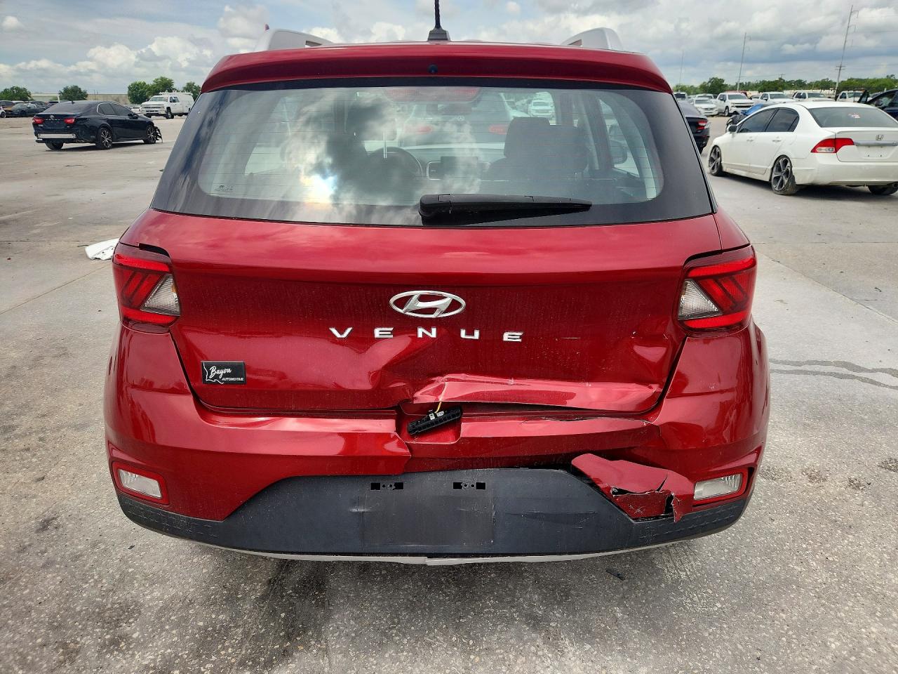 2024 Hyundai Venue Sel Red vin: KMHRC8A38RU283027
