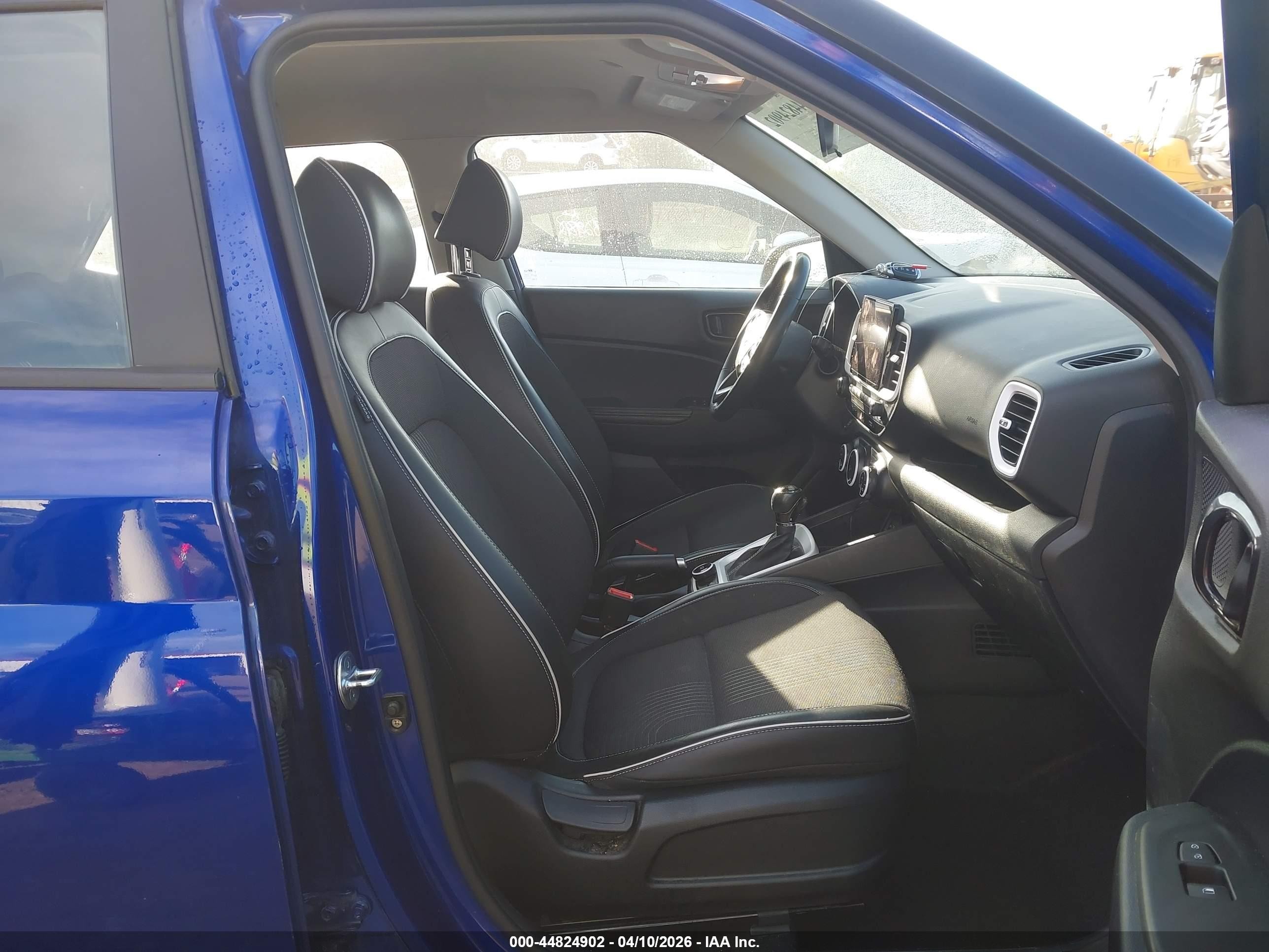 2022 Hyundai Venue Limited Синий vin: KMHRC8A39NU186803