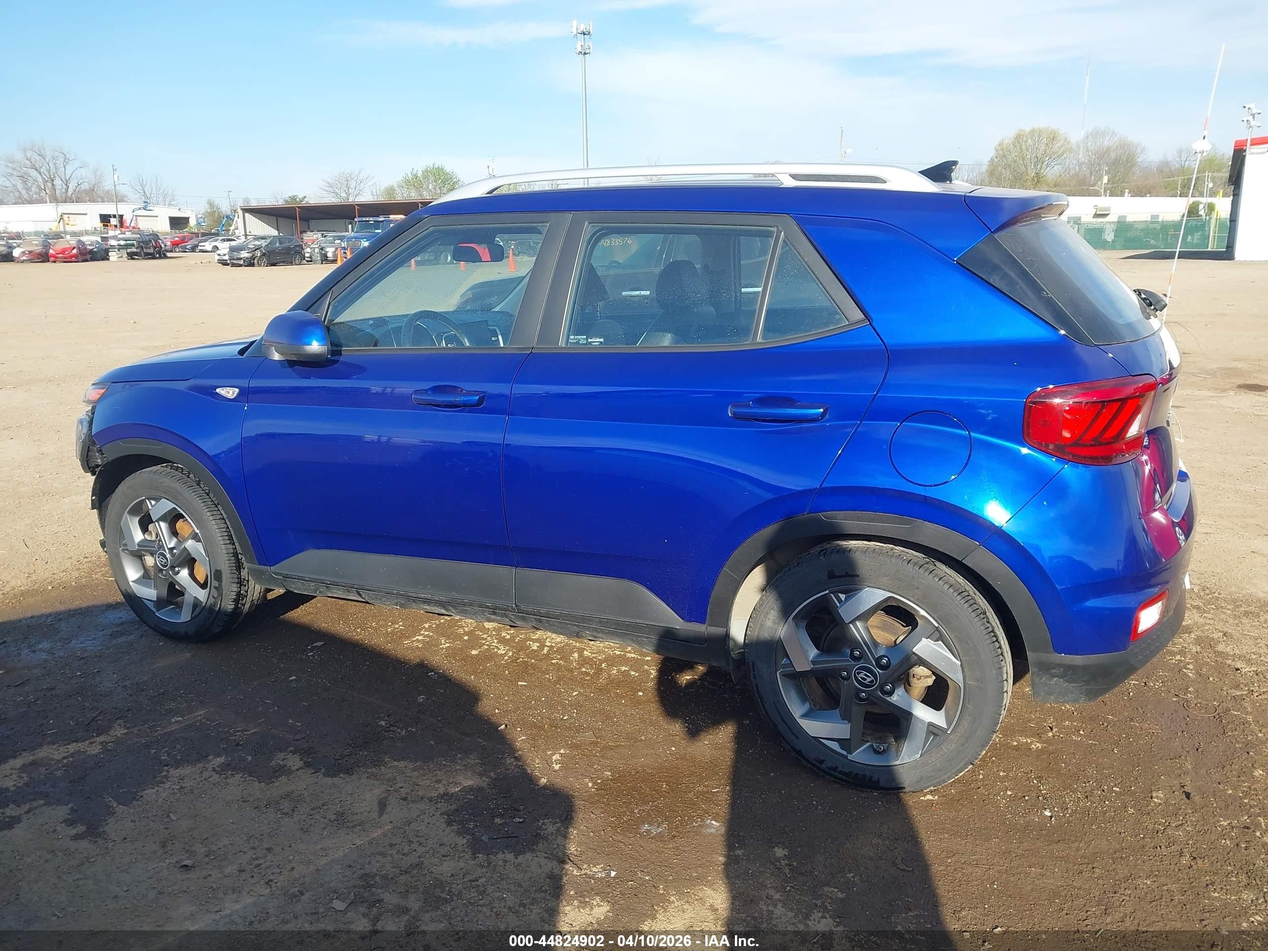 2022 Hyundai Venue Limited Синий vin: KMHRC8A39NU186803