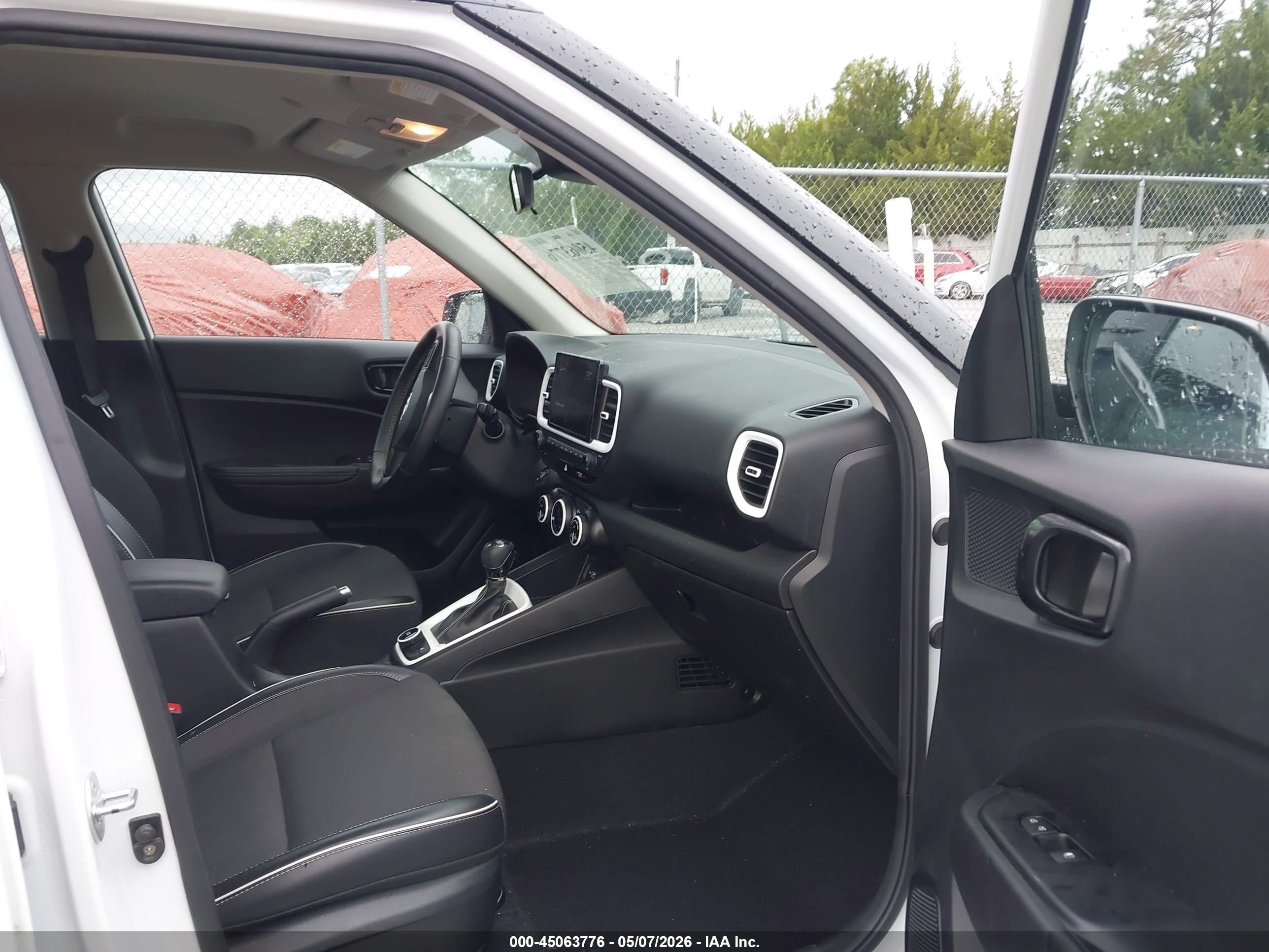 2022 Hyundai Venue Limited Белый vin: KMHRC8A3XNU172182