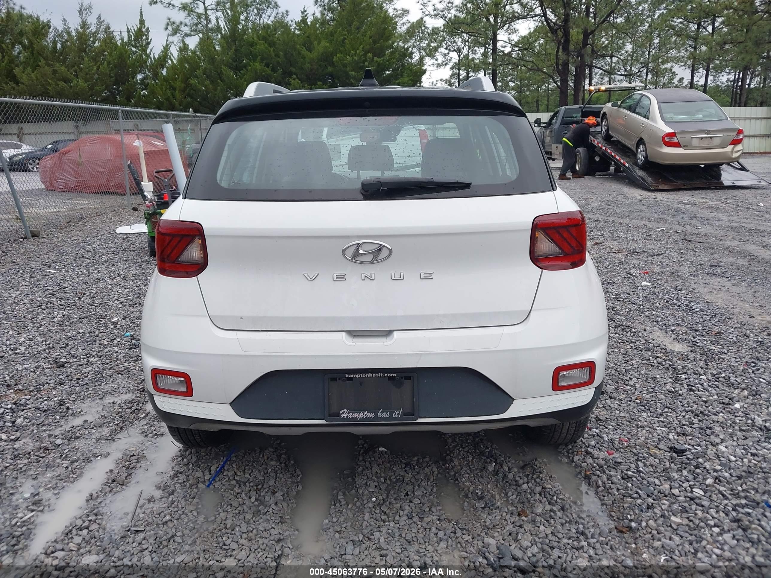 2022 Hyundai Venue Limited Белый vin: KMHRC8A3XNU172182
