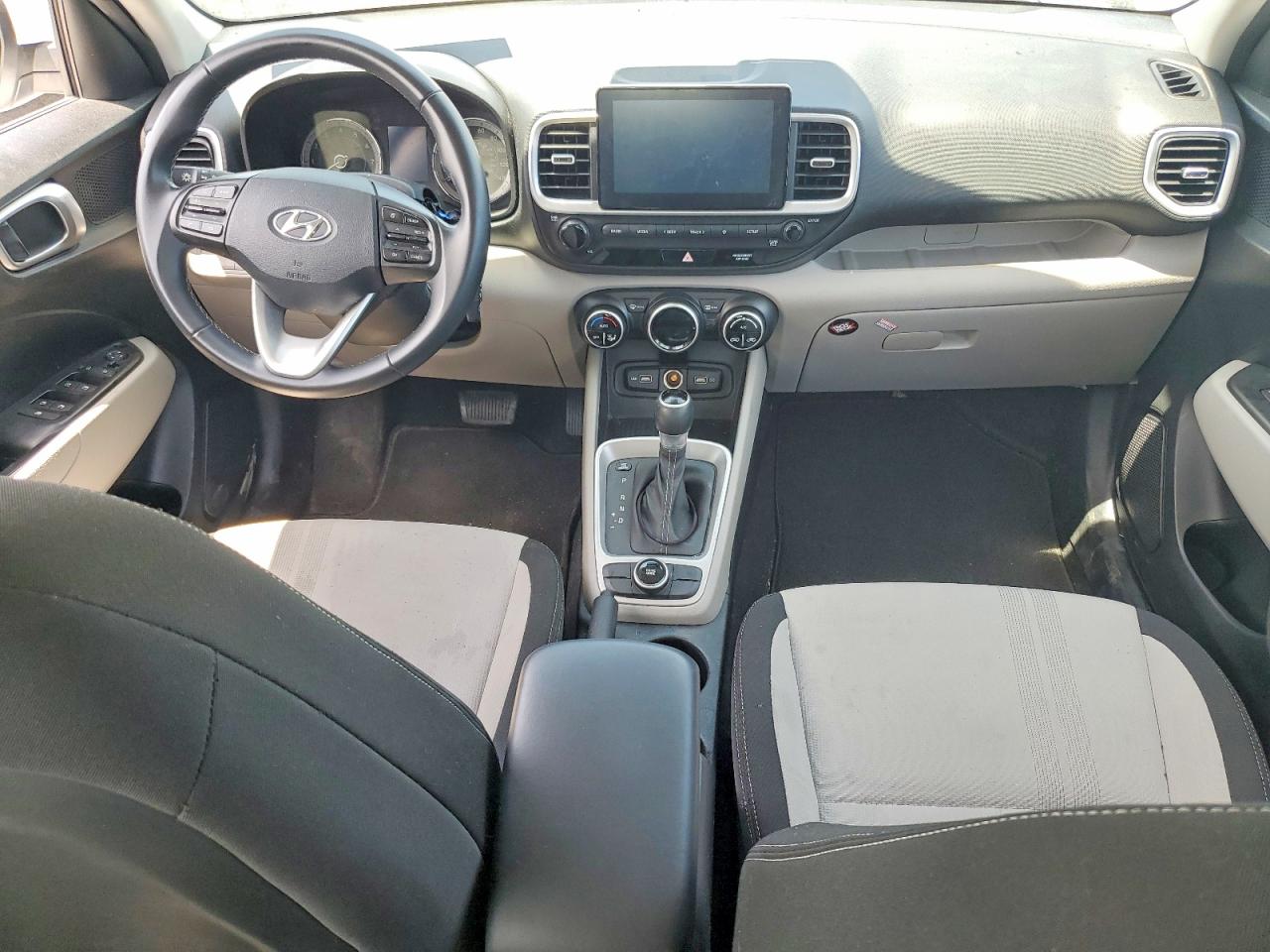 2022 Hyundai Venue Sel White vin: KMHRC8A3XNU207013