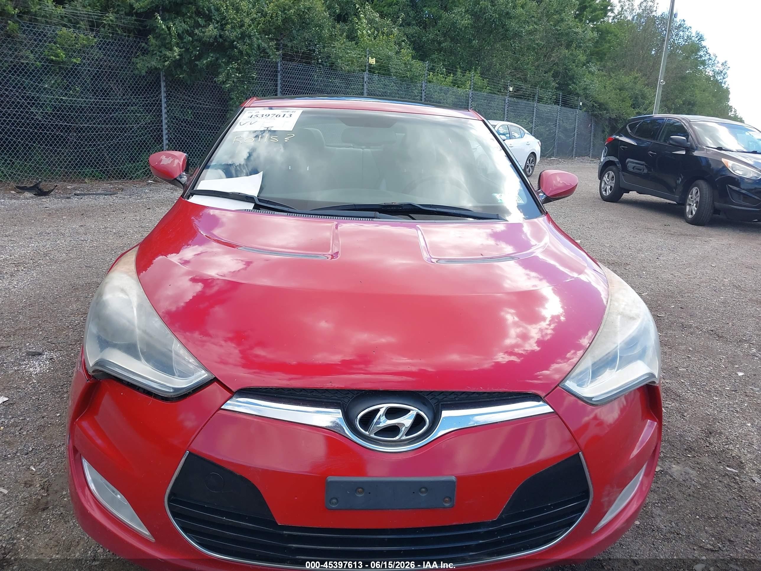 2012 Hyundai Veloster Base W/gray Red vin: KMHTC6AD0CU024901