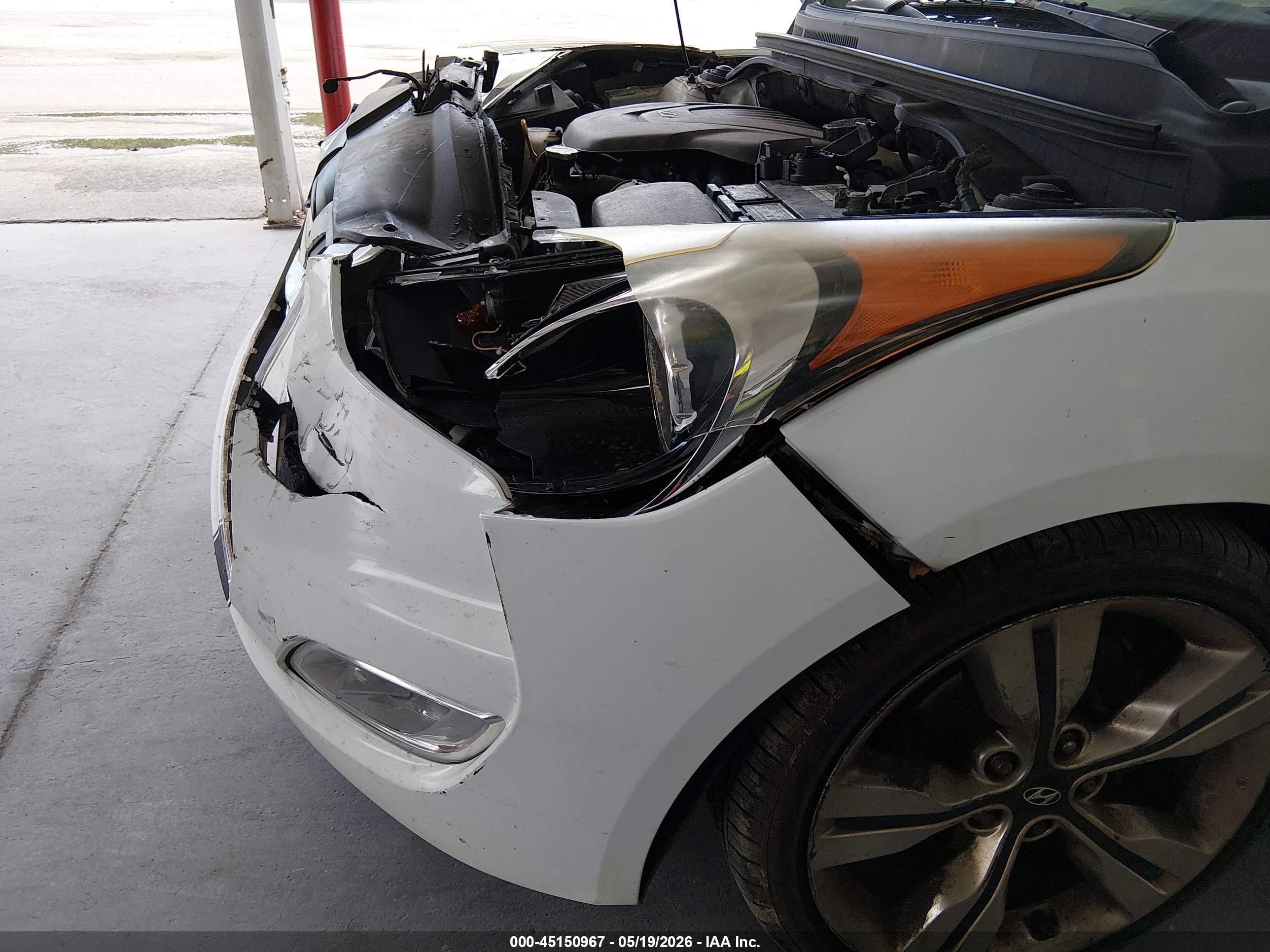 2012 Hyundai Veloster Base W/red/black White vin: KMHTC6AD0CU061107