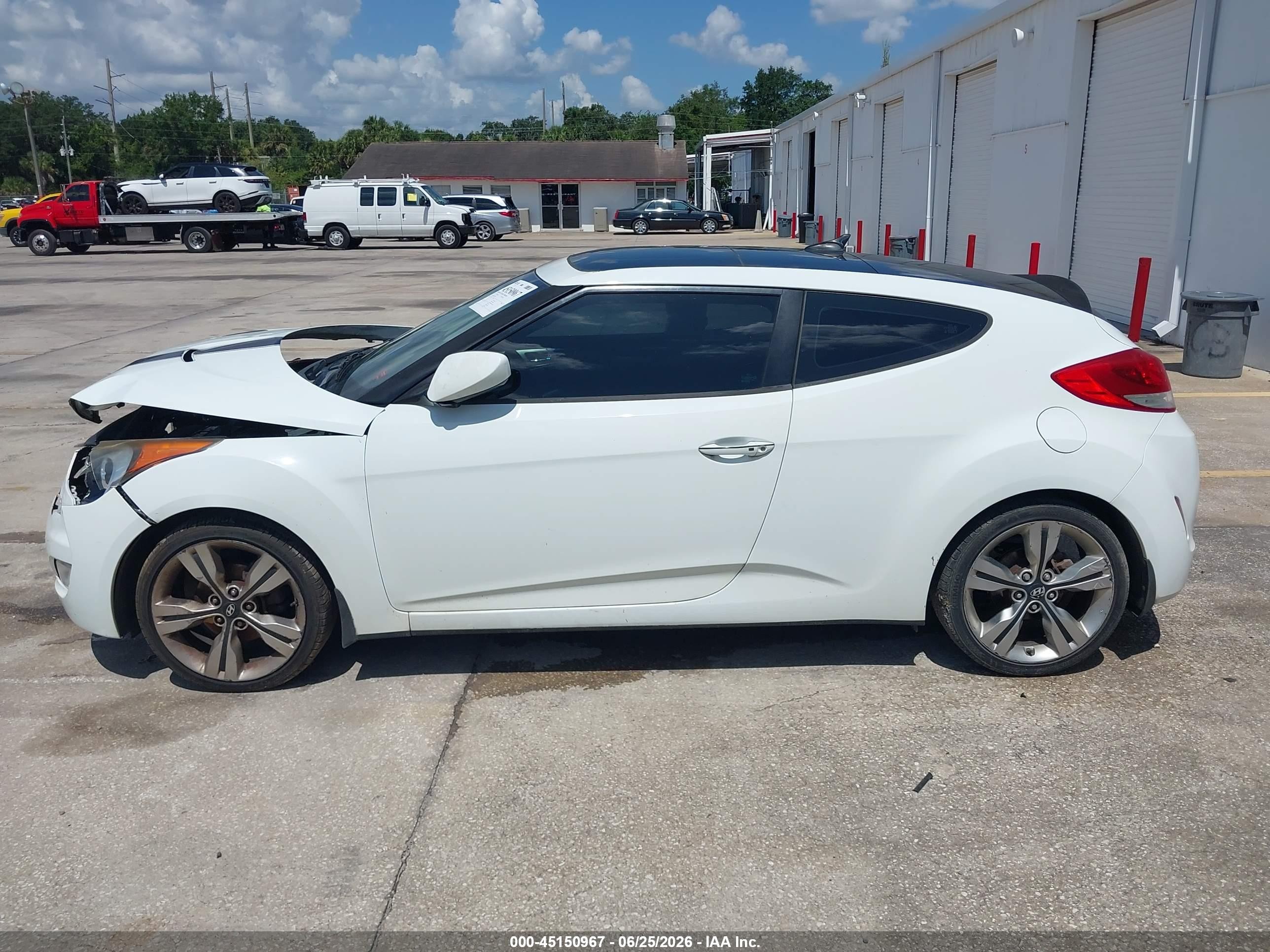 2012 Hyundai Veloster Base W/red/black White vin: KMHTC6AD0CU061107