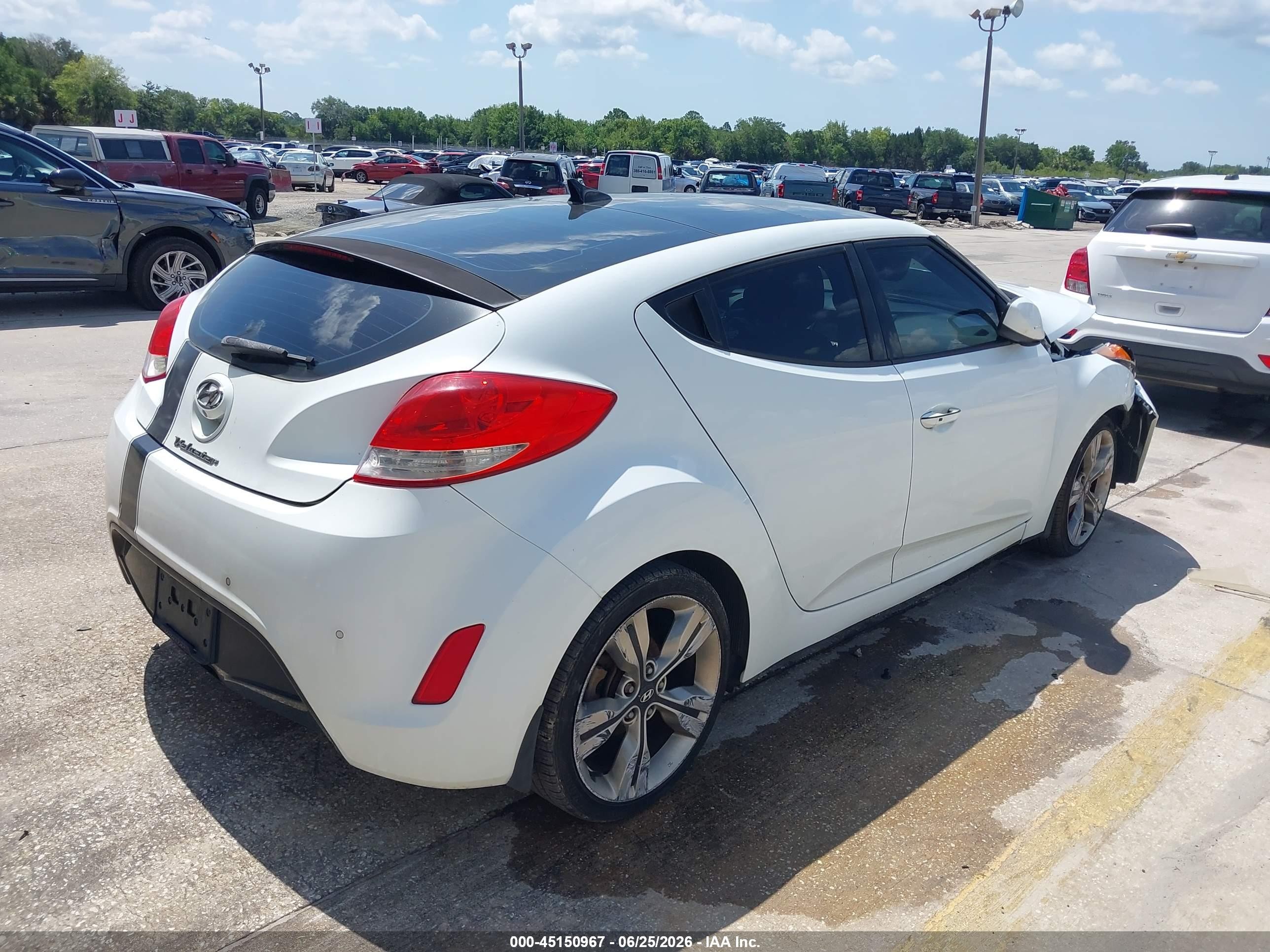 2012 Hyundai Veloster Base W/red/black White vin: KMHTC6AD0CU061107