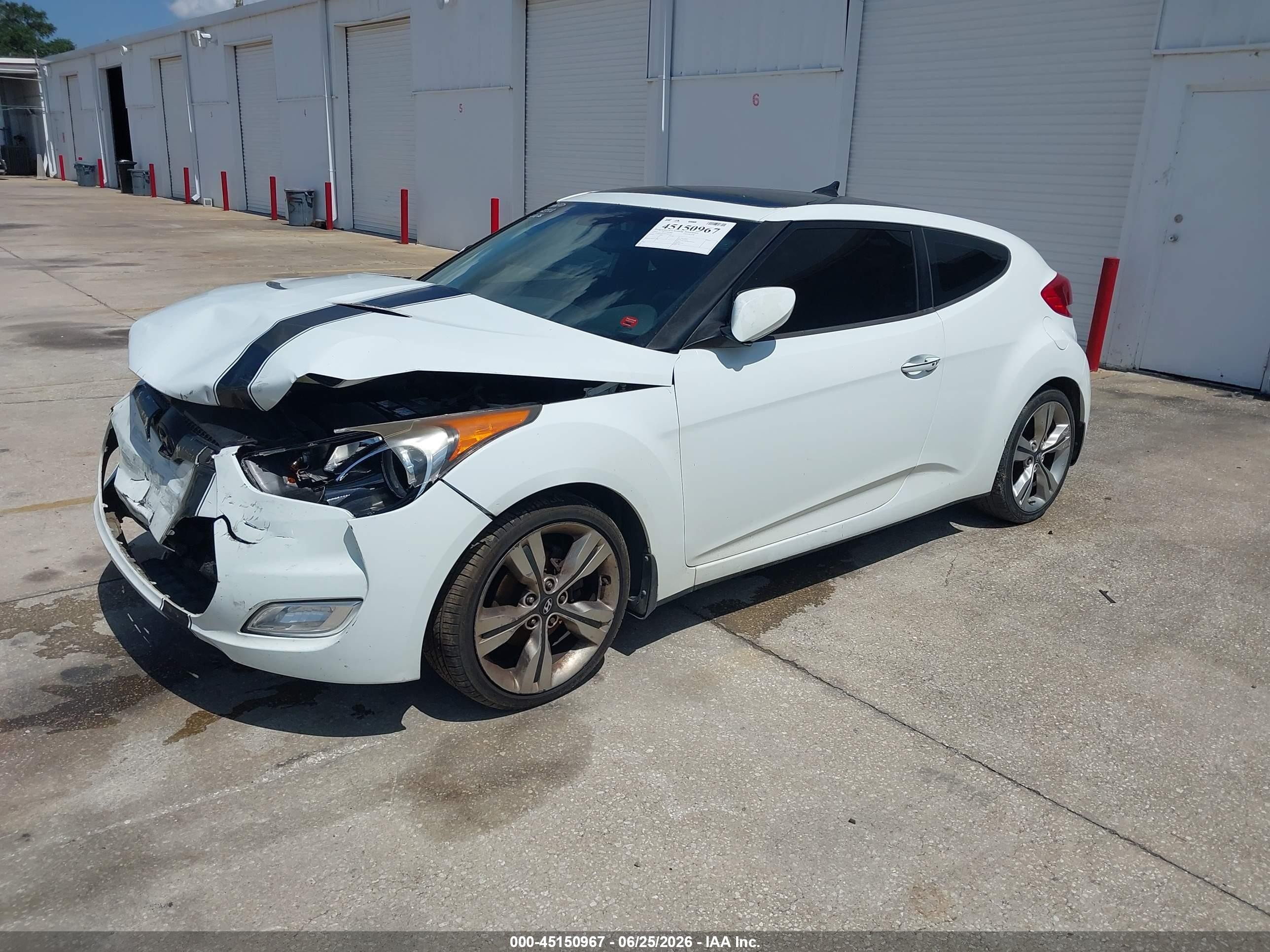 2012 Hyundai Veloster Base W/red/black White vin: KMHTC6AD0CU061107
