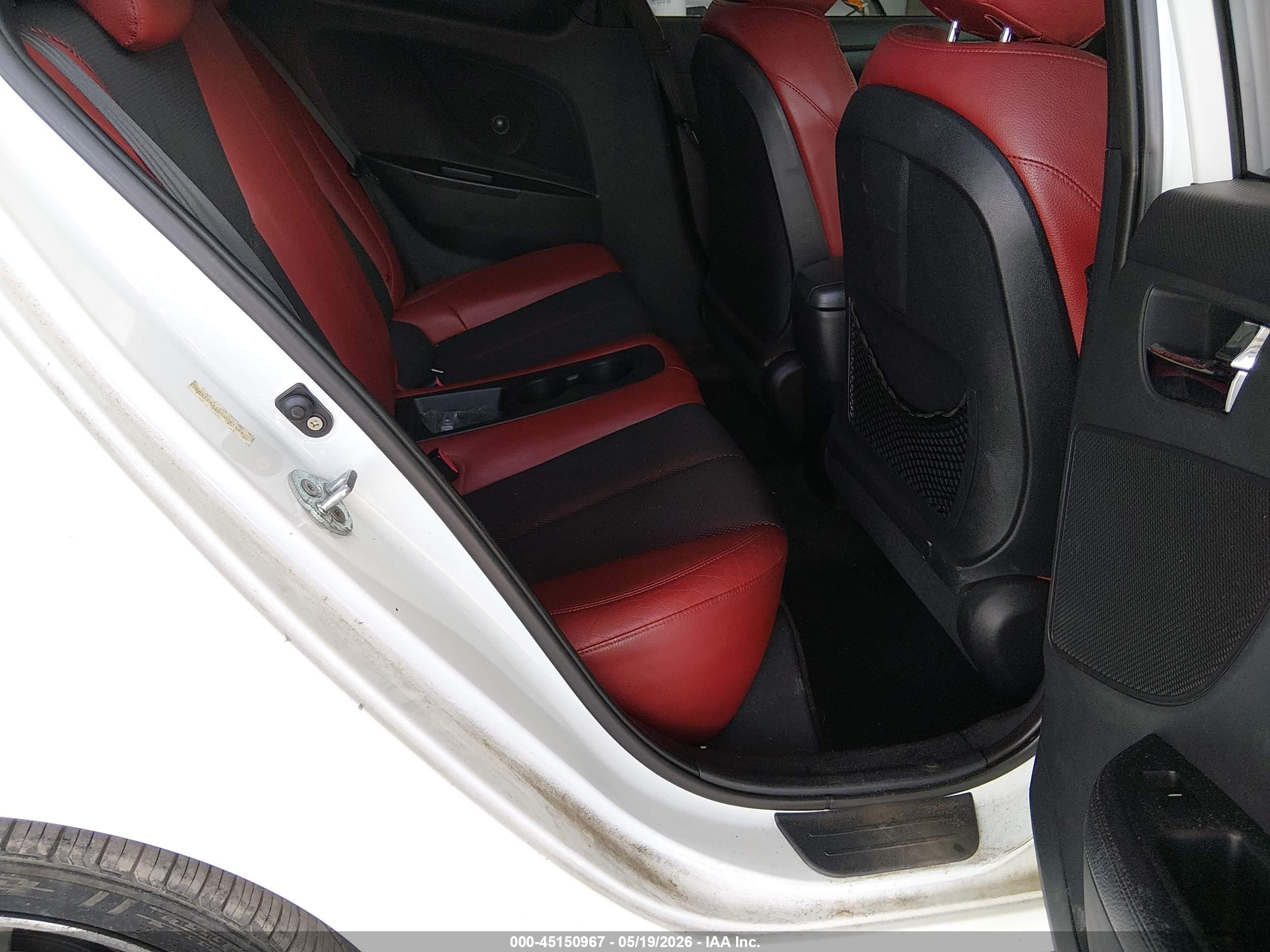 2012 Hyundai Veloster Base W/red/black White vin: KMHTC6AD0CU061107