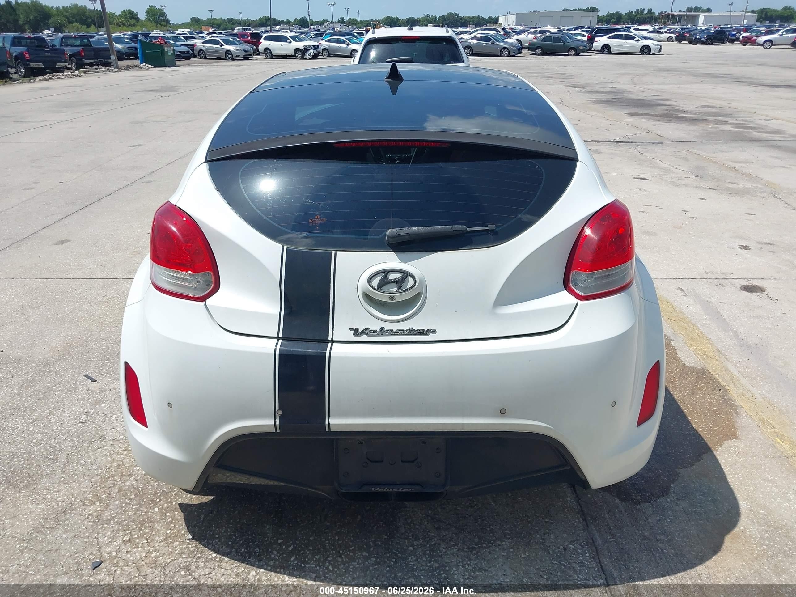 2012 Hyundai Veloster Base W/red/black White vin: KMHTC6AD0CU061107