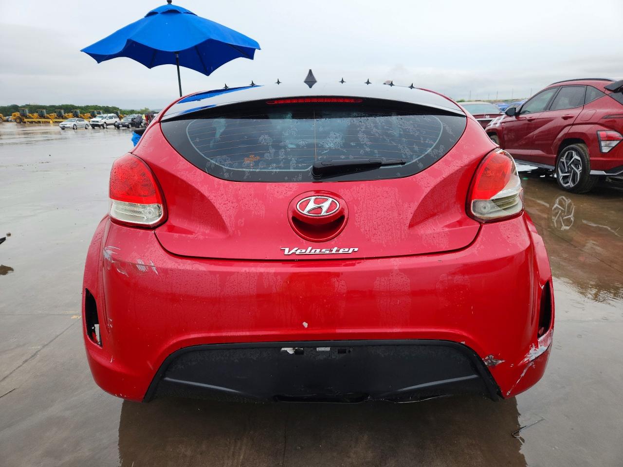2012 Hyundai Veloster Base Red vin: KMHTC6AD0CU061270