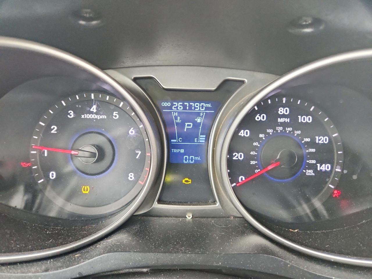 2012 Hyundai Veloster Base Red vin: KMHTC6AD0CU061270