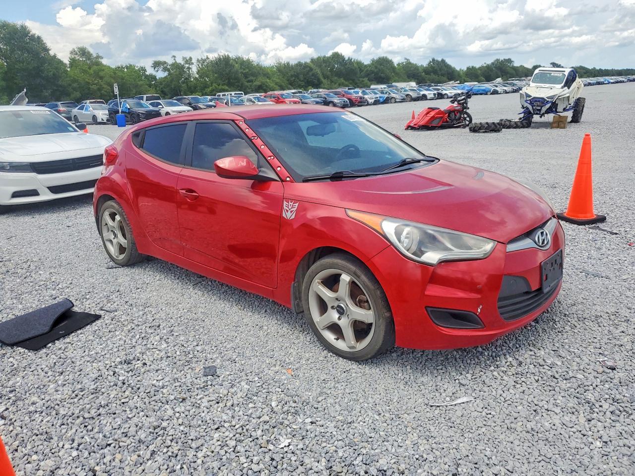 2013 Hyundai Veloster Base Red vin: KMHTC6AD0DU097722