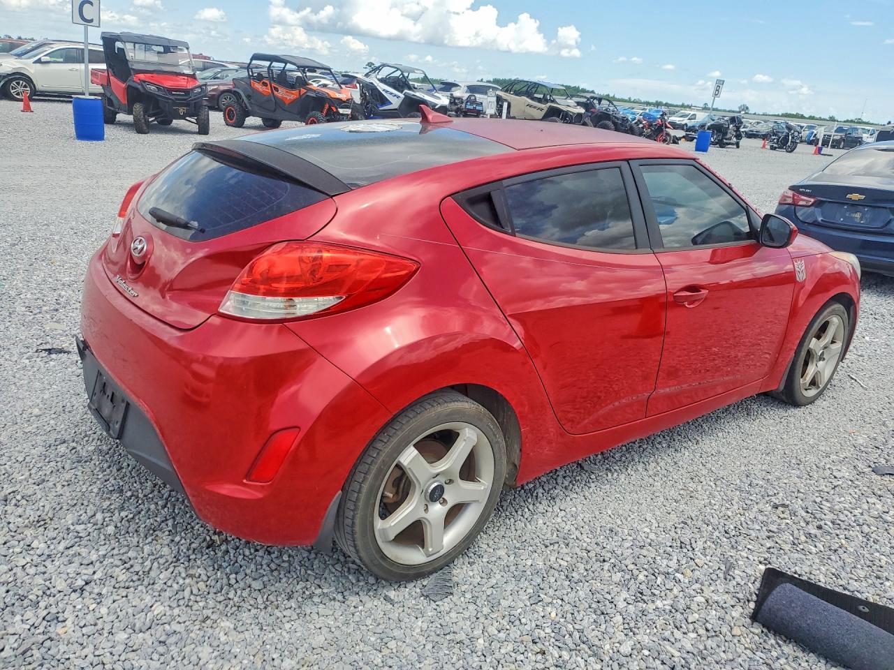 2013 Hyundai Veloster Base Red vin: KMHTC6AD0DU097722