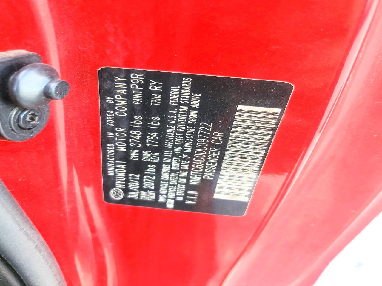 2013 Hyundai Veloster Base Red vin: KMHTC6AD0DU097722