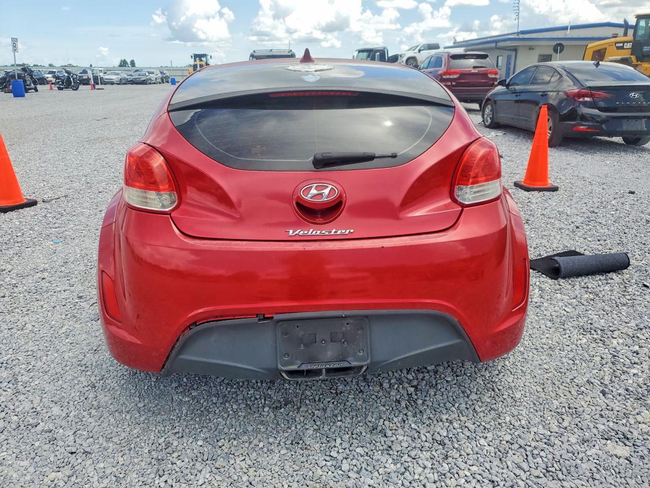 2013 Hyundai Veloster Base Red vin: KMHTC6AD0DU097722
