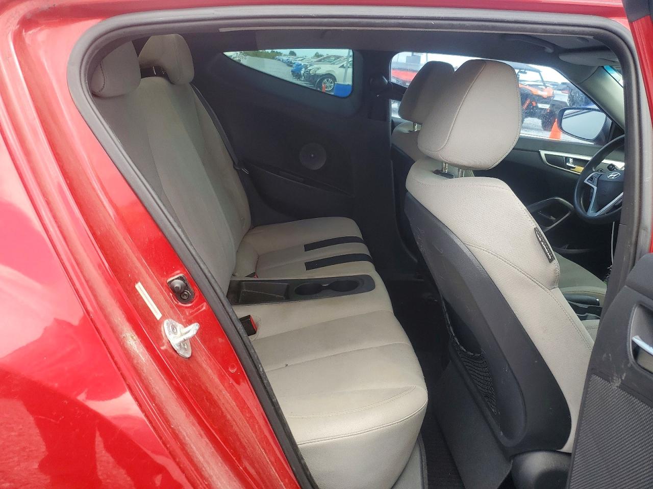 2013 Hyundai Veloster Base Red vin: KMHTC6AD0DU097722