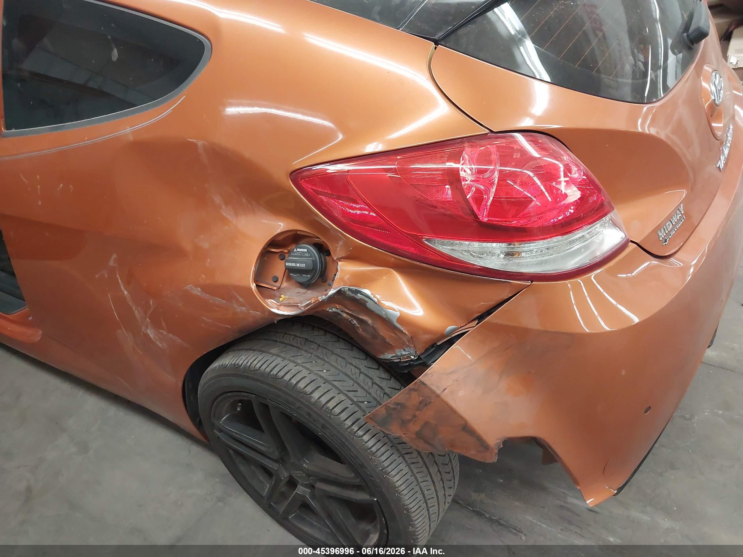 2013 Hyundai Veloster Base W/black Orange vin: KMHTC6AD0DU107729
