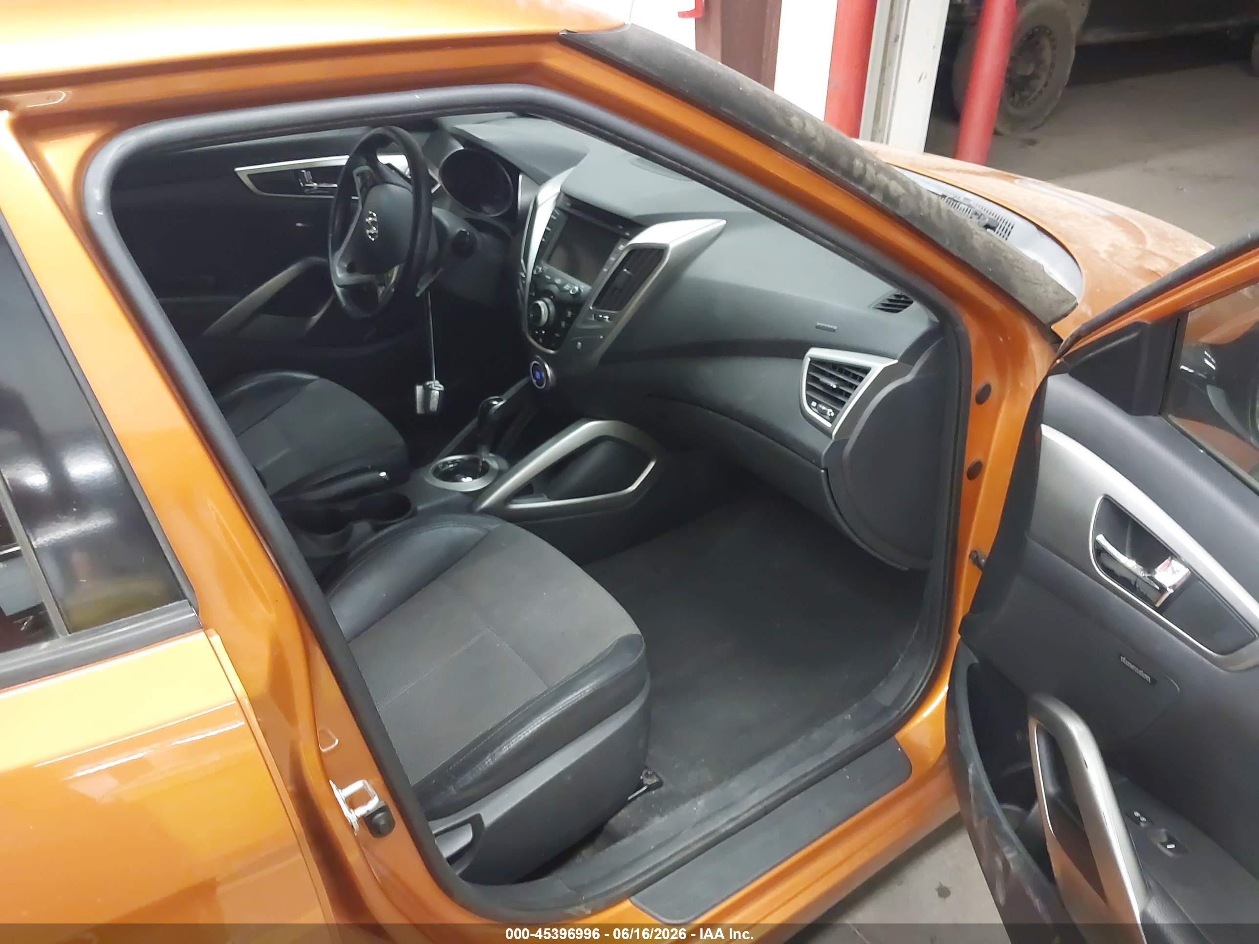 2013 Hyundai Veloster Base W/black Orange vin: KMHTC6AD0DU107729