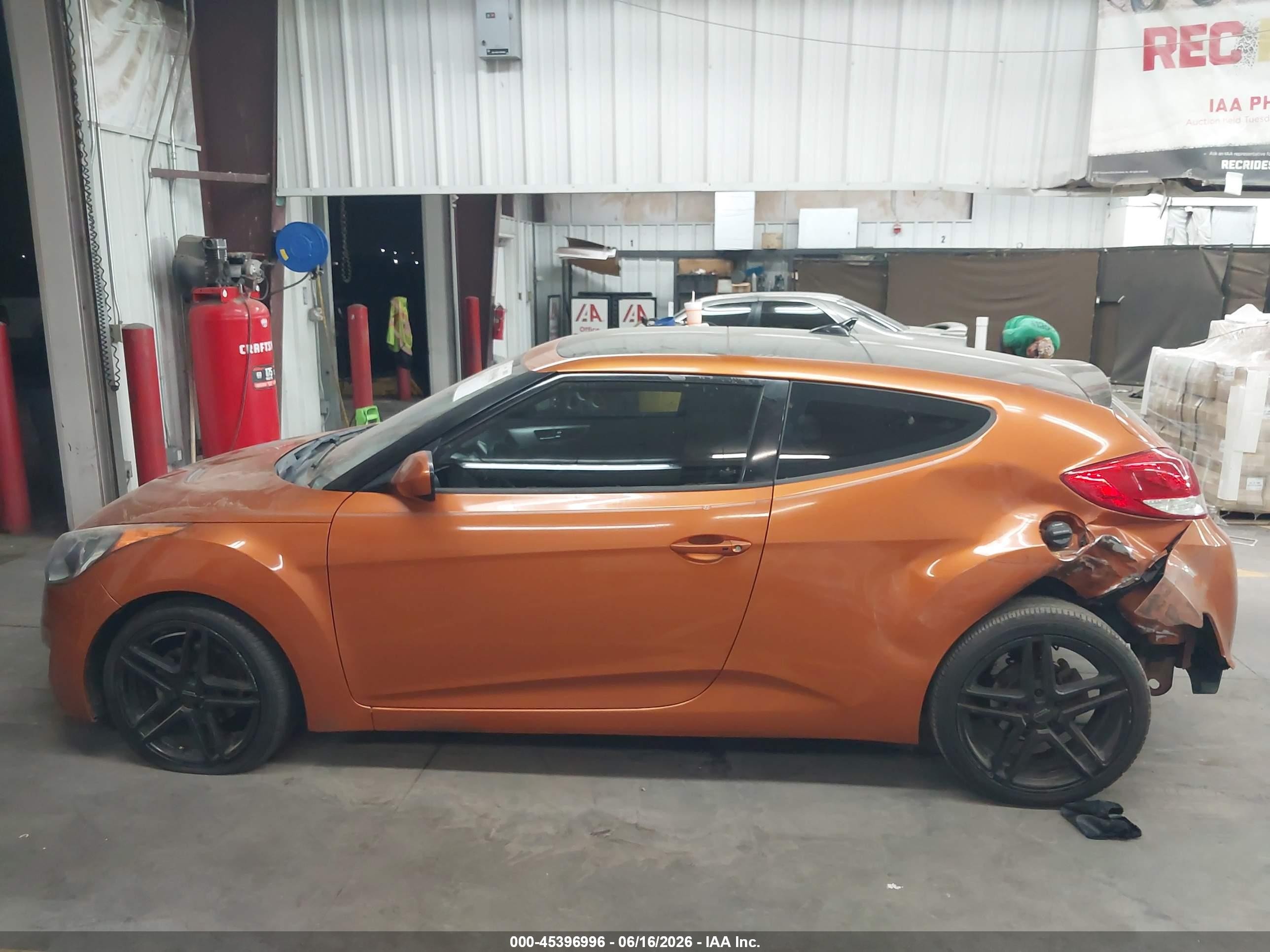 2013 Hyundai Veloster Base W/black Orange vin: KMHTC6AD0DU107729