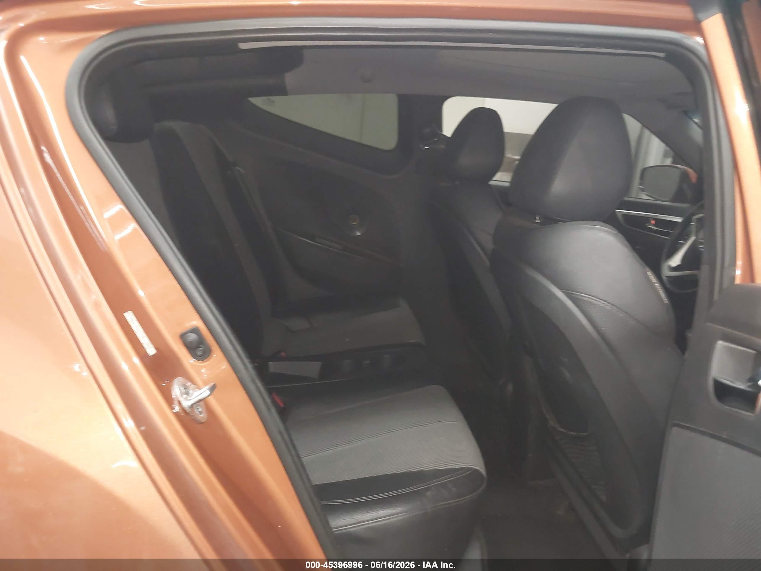 2013 Hyundai Veloster Base W/black Orange vin: KMHTC6AD0DU107729