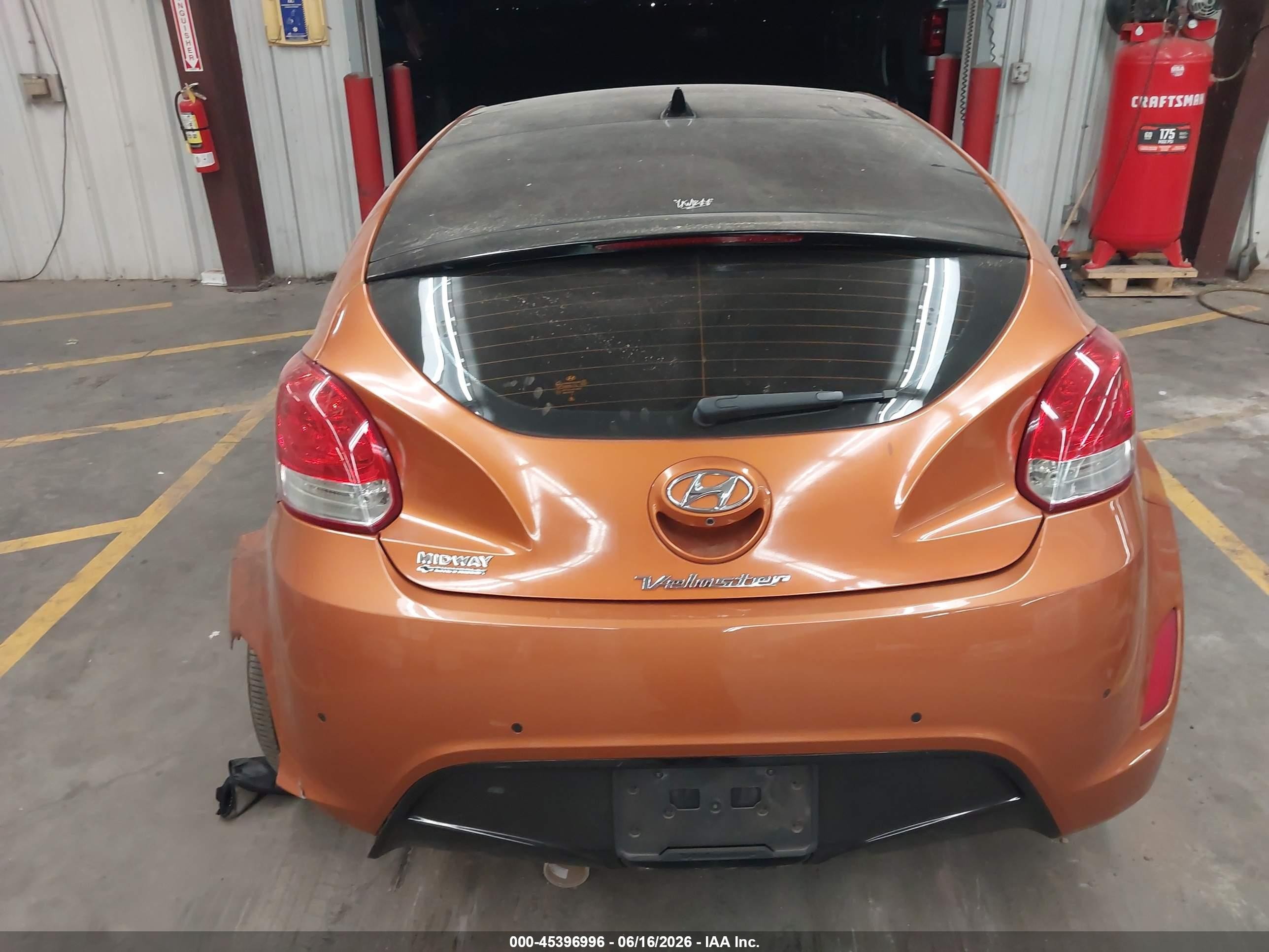 2013 Hyundai Veloster Base W/black Orange vin: KMHTC6AD0DU107729