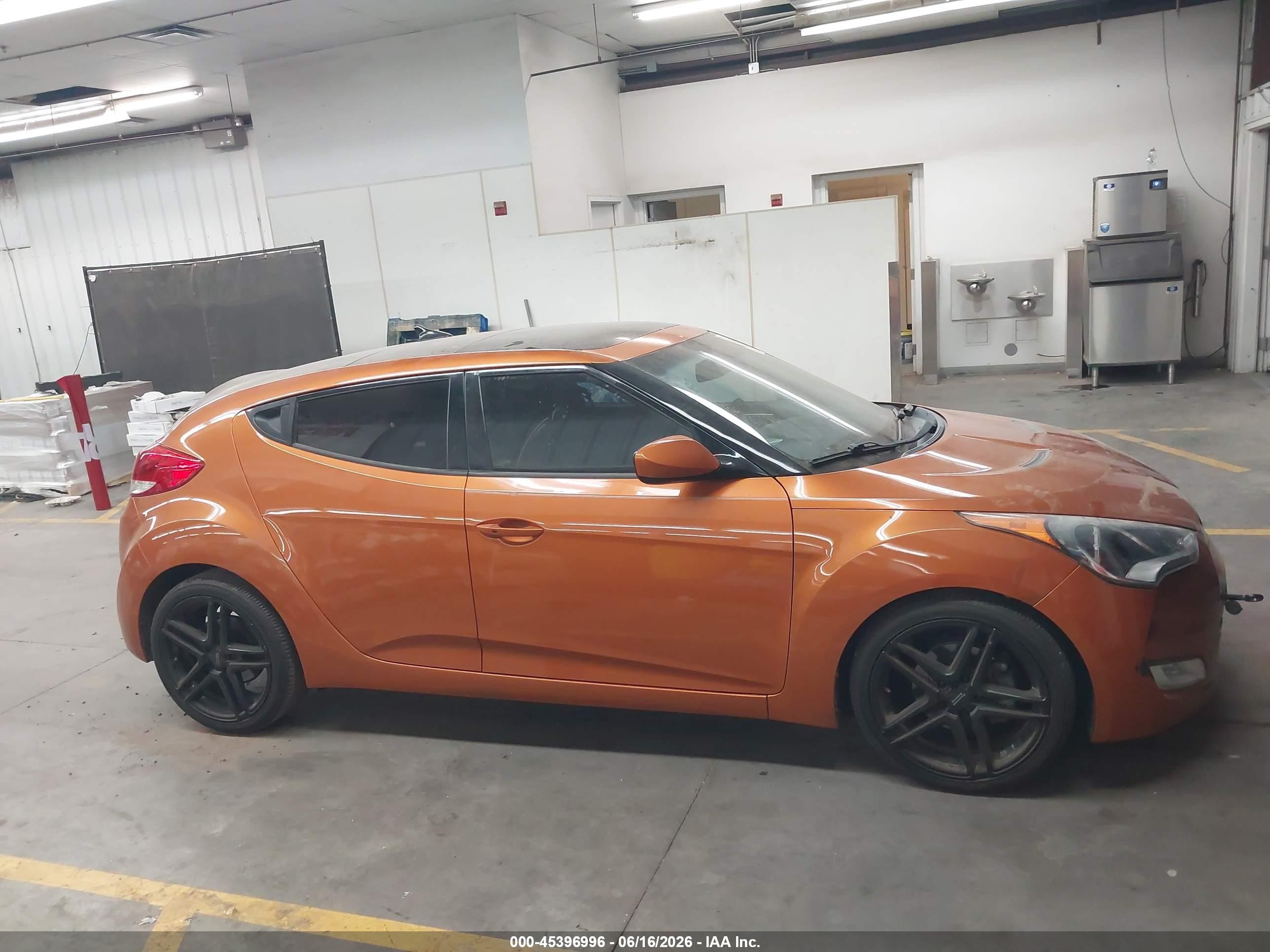 2013 Hyundai Veloster Base W/black Orange vin: KMHTC6AD0DU107729